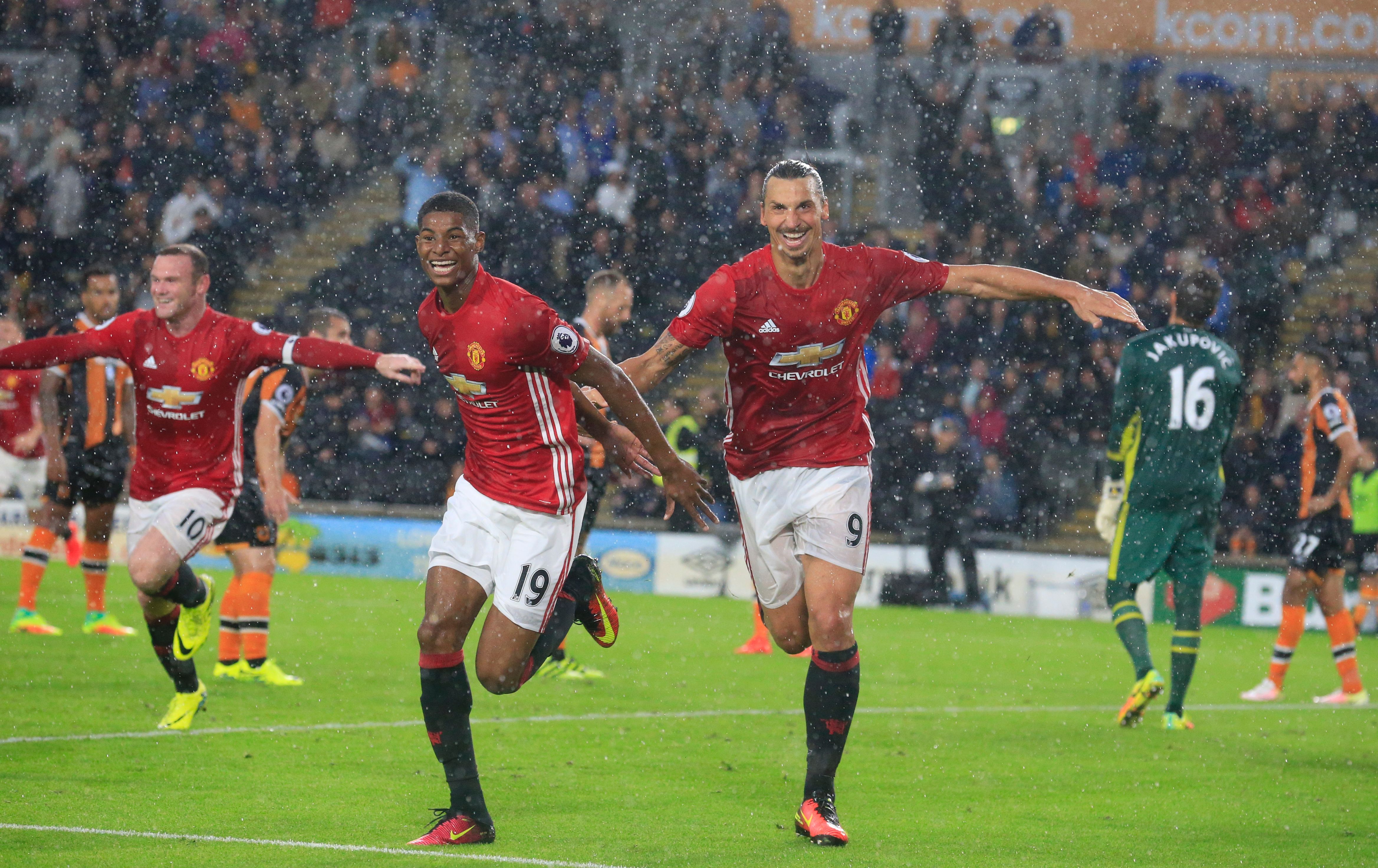 Manchester United's English striker Marcus Rashford (2nd L) celebrates with Manchester United's Swedish striker Zlatan Ibrahimovic after scoring their late winning goal during the English Premier League football match between Hull City and Manchester United at the KCOM Stadium in Kingston upon Hull, north east England on August 27, 2016.
Manchester united won the game 1-0. / AFP / Lindsey PARNABY / RESTRICTED TO EDITORIAL USE. No use with unauthorized audio, video, data, fixture lists, club/league logos or 'live' services. Online in-match use limited to 75 images, no video emulation. No use in betting, games or single club/league/player publications.  /         (Photo credit should read LINDSEY PARNABY/AFP/Getty Images)