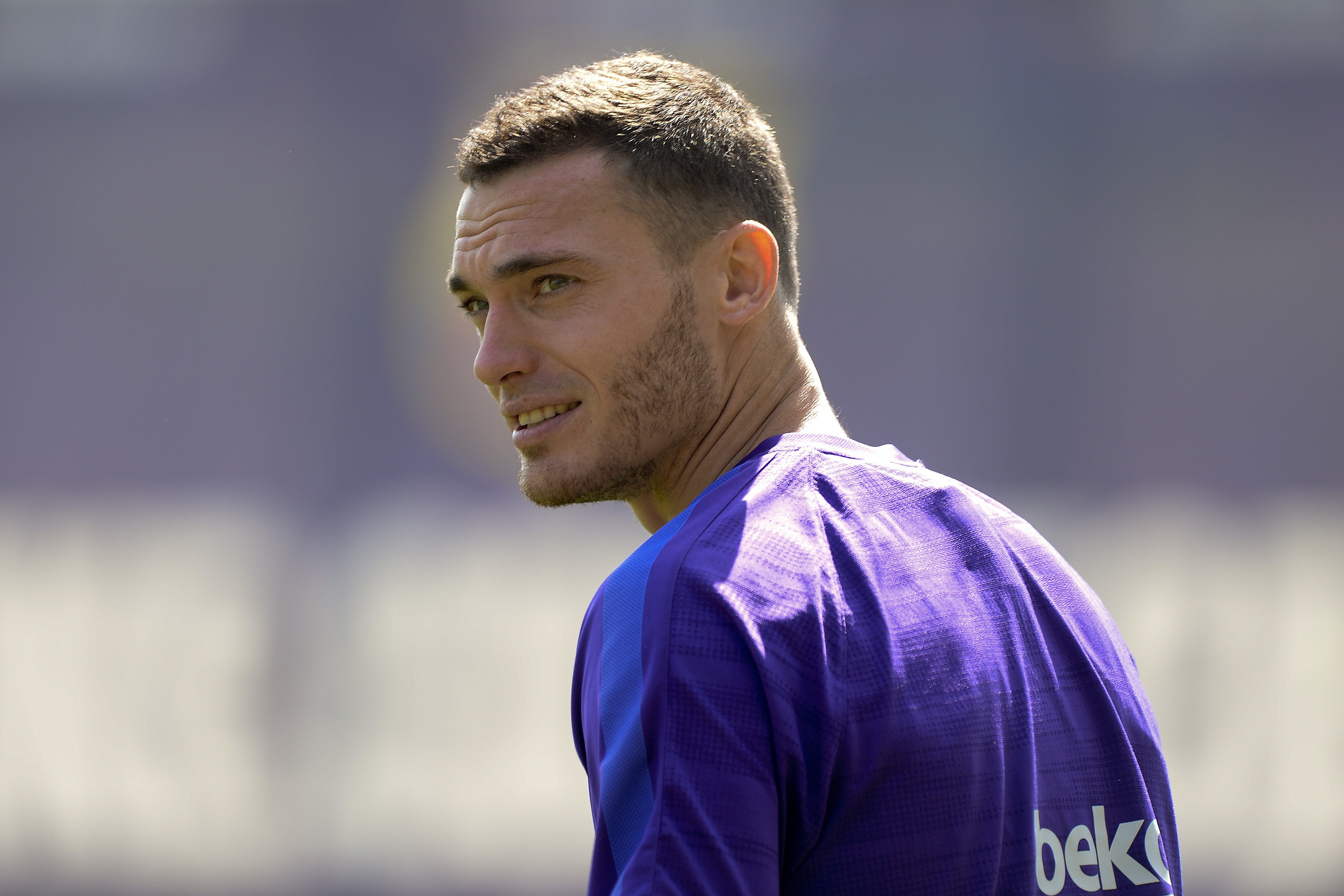 Barcelona's Belgian defender Thomas Vermaelen looks on during a training session on the eve of the Spanish King's Cup final football match FC Barcelona vs Athletic Bilbao at the Sports Center FC Barcelona Joan Gamper in Sant Joan Despi, near Barcelona on May 29, 2015.   AFP PHOTO / JOSEP LAGO        (Photo credit should read JOSEP LAGO/AFP/Getty Images)