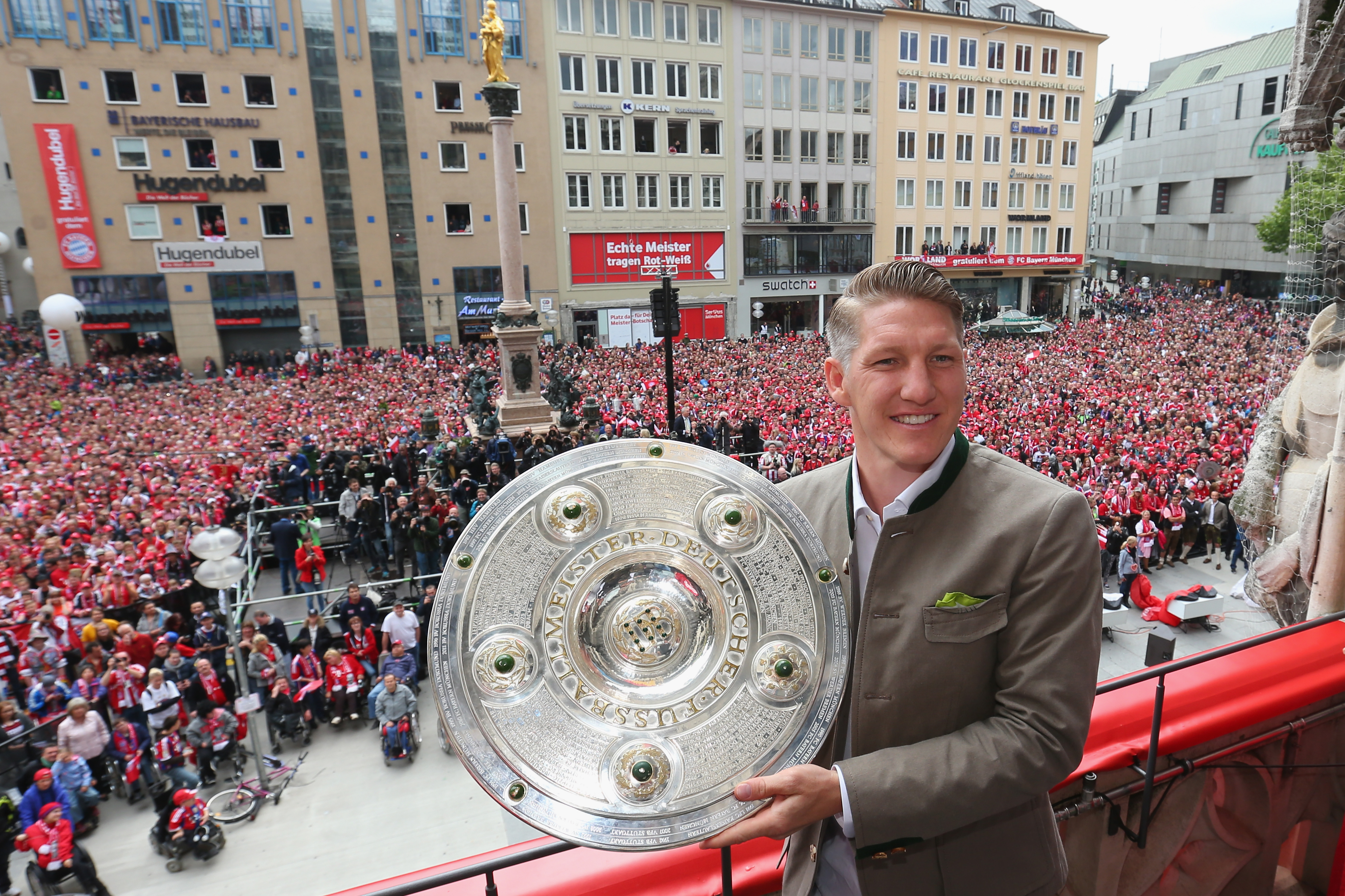 MUNICH, GERMANY - MAY 24:  Bastian Schweinsteiger of Bayern Muenchen holds the German Championship  winners trophy as the team celebrate winning the German Championship title on the town hall balcony at Marienplatz on May 24, 2015 in Munich, Germany.  (Photo by Alexander Hassenstein/Bongarts/Getty Images)