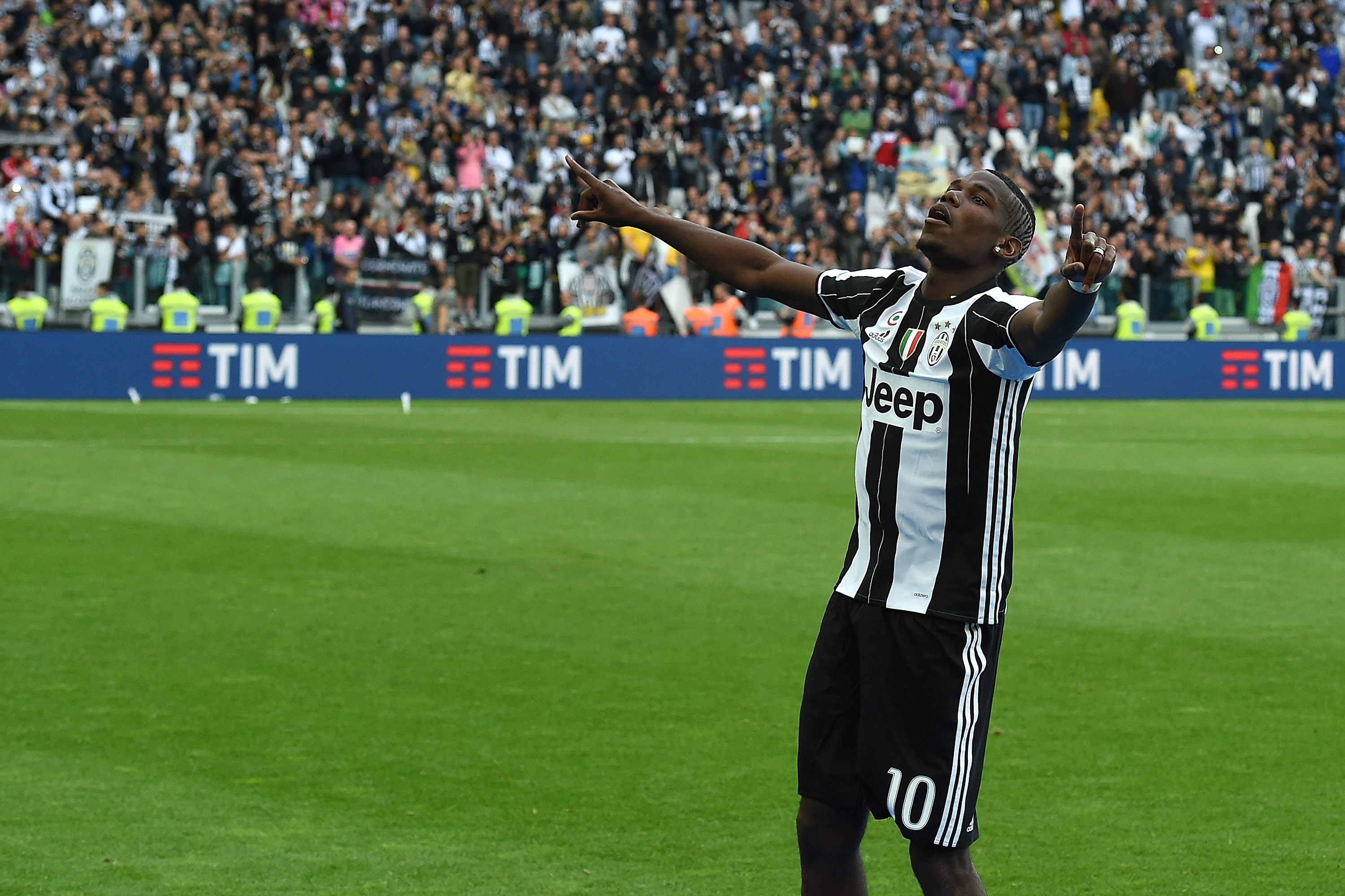 TURIN, ITALY - MAY 14:  Paul Pogba of Juventus FC celebrates after beating UC Sampdoria 5-0 to win the Serie A Championships after the Serie A match between Juventus FC and UC Sampdoria at Juventus Arena on May 14, 2016 in Turin, Italy.  (Photo by Valerio Pennicino/Getty Images)