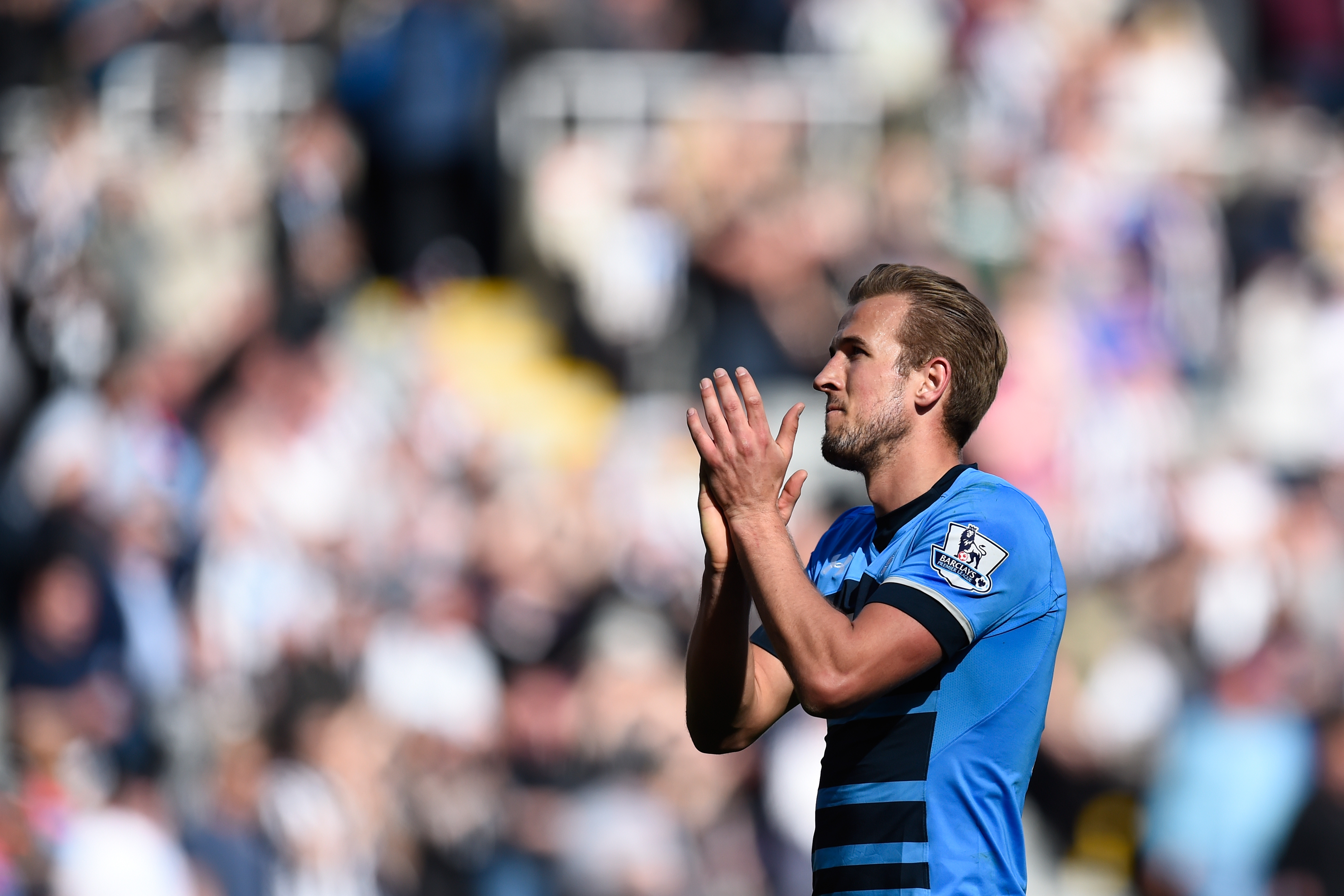 NEWCASTLE UPON TYNE, ENGLAND - MAY 15: Harry Kane of Tottenham Hotspur applauds the fans after the Barclays Premier League match between Newcastle United and Tottenham Hotspur at St James' Park on May 15, 2016 in Newcastle, England.  (Photo by Stu Forster/Getty Images)