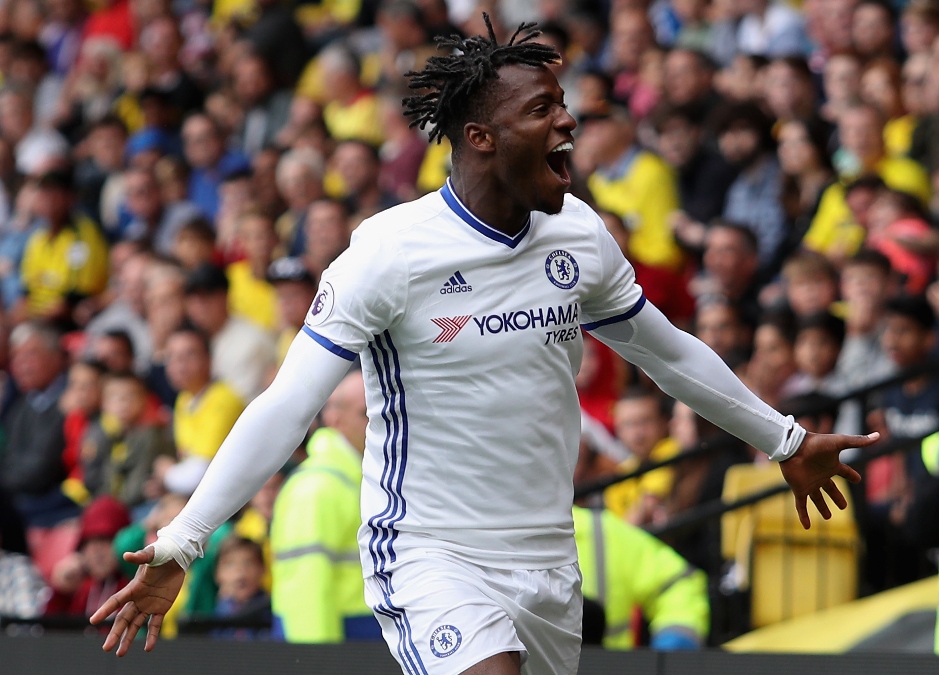 WATFORD, ENGLAND - AUGUST 20:  Michy Batshuayi of Chelsea celebratse scoring their first goal during the Premier League match between Watford and Chelsea at Vicarage Road on August 20, 2016 in Watford, England.  (Photo by Christopher Lee/Getty Images)