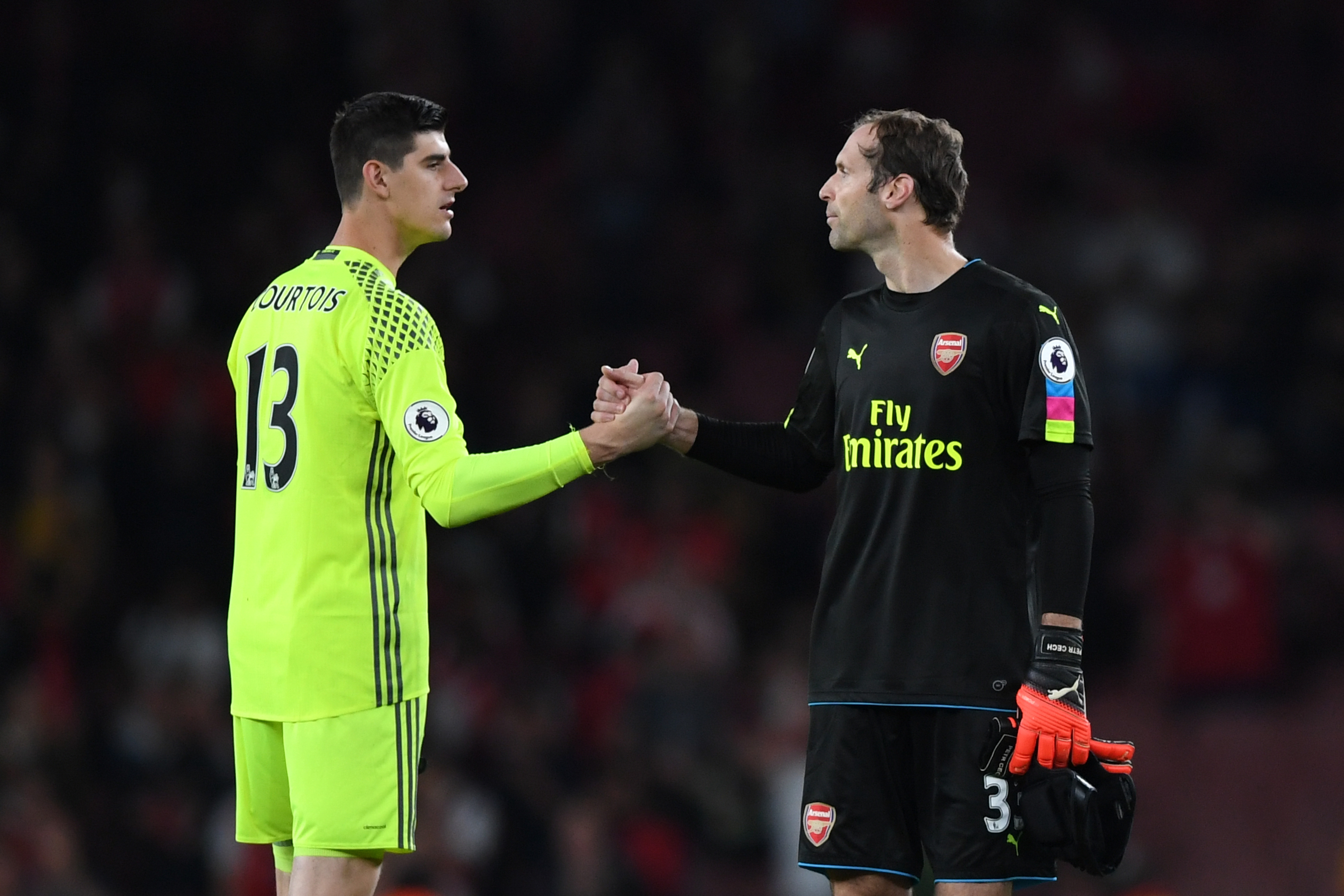 LONDON, ENGLAND - SEPTEMBER 24:  Thibaut Courtois of Chelsea (L) and Petr Cech of Arsenal (R) shake hands after the final whistle during the Premier League match between Arsenal and Chelsea at the Emirates Stadium on September 24, 2016 in London, England.  (Photo by Shaun Botterill/Getty Images)