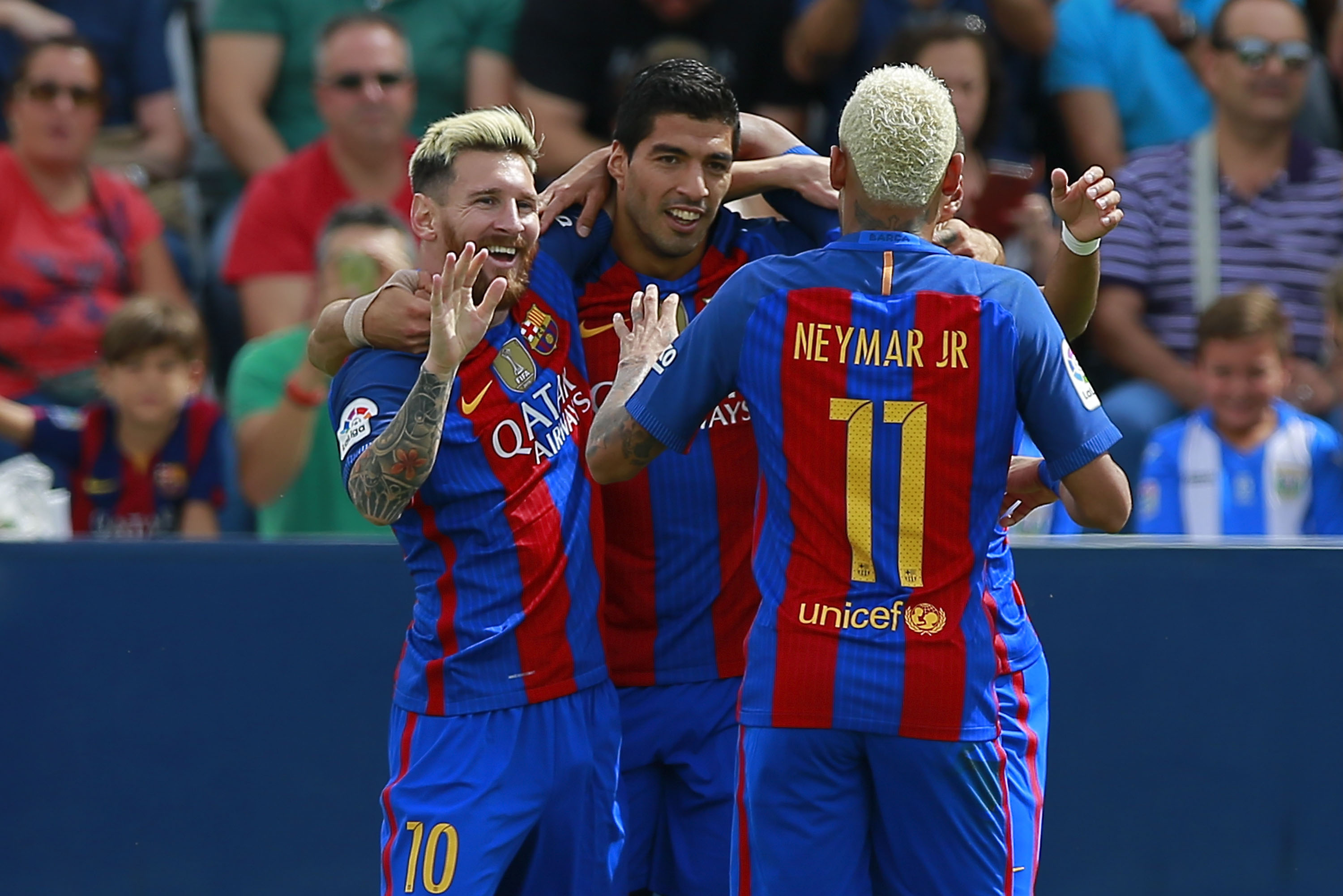 LEGANES, SPAIN - SEPTEMBER 17: Lionel Messi (L) celebrates scoring their opening goal with teammate Luis Suarez (2ndL) and Neymar JR. (R) during the La Liga match between Deportivo Leganes and FC Barcelona at Estadio Municipal de Butarque on September 17, 2016 in Leganes, Spain. (Photo by Gonzalo Arroyo Moreno/Getty Images)