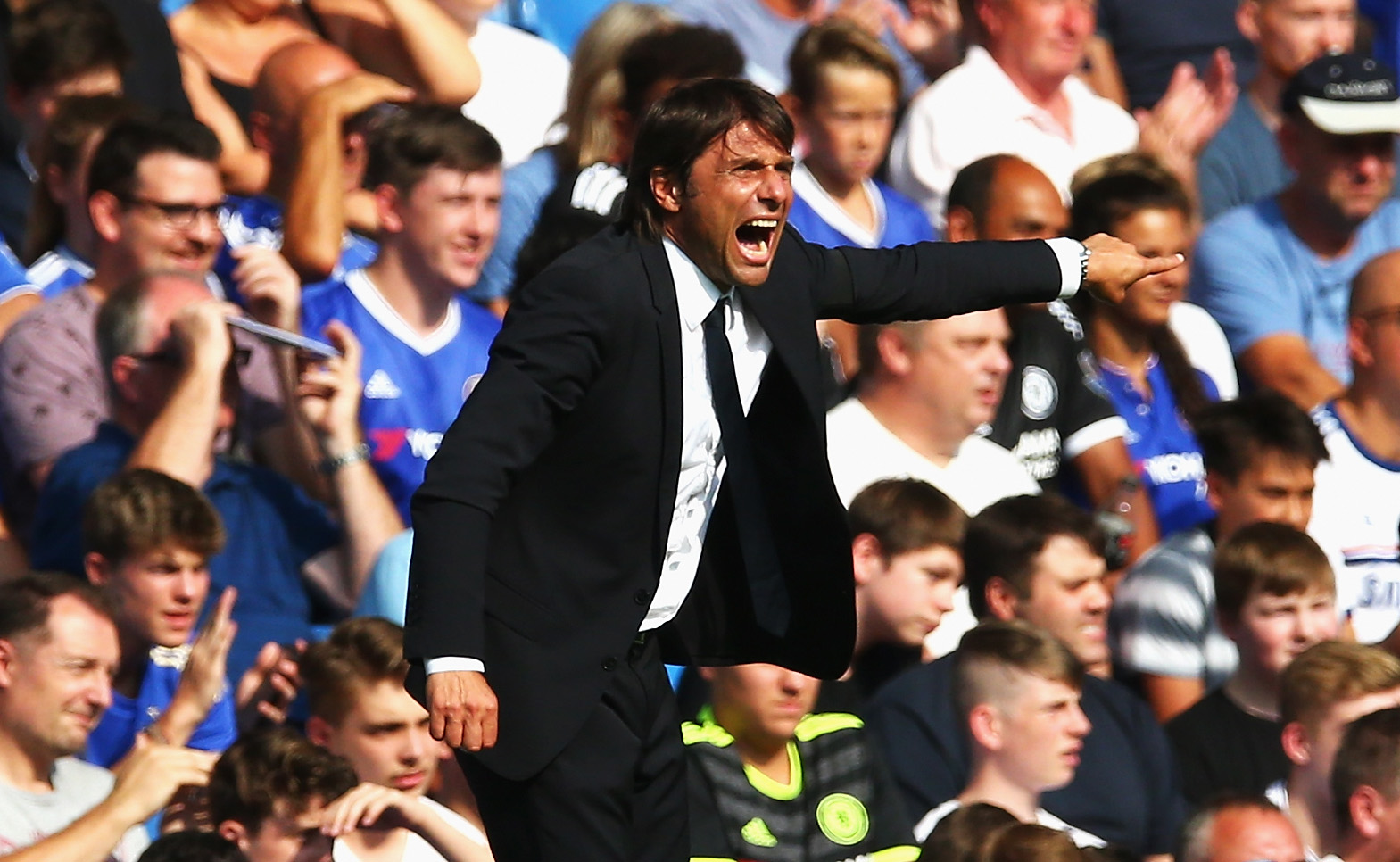 LONDON, ENGLAND - AUGUST 27:  Antonio Conte, Manager of Chelsea reacts during the Premier League match between Chelsea and Burnley at Stamford Bridge on August 27, 2016 in London, England.  (Photo by Steve Bardens/Getty Images)