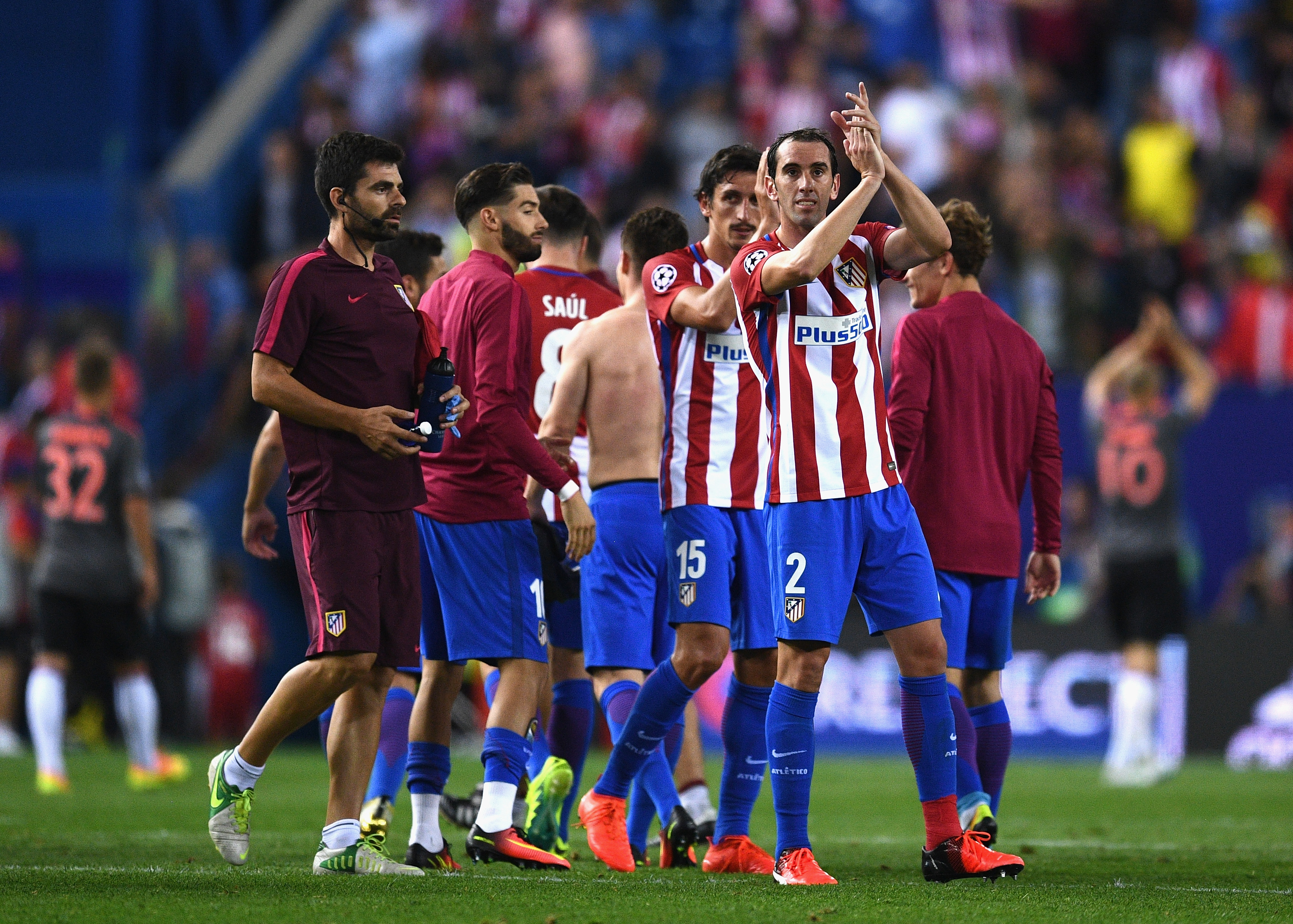 MADRID, SPAIN - SEPTEMBER 28:  Diego Godin of Atletico Madrid applauds the fans after  the UEFA Champions League group D match between Club Atletico de Madrid and FC Bayern Muenchen at the Vicente Calderon Stadium on September 28, 2016 in Madrid, Spain.  (Photo by David Ramos/Getty Images)