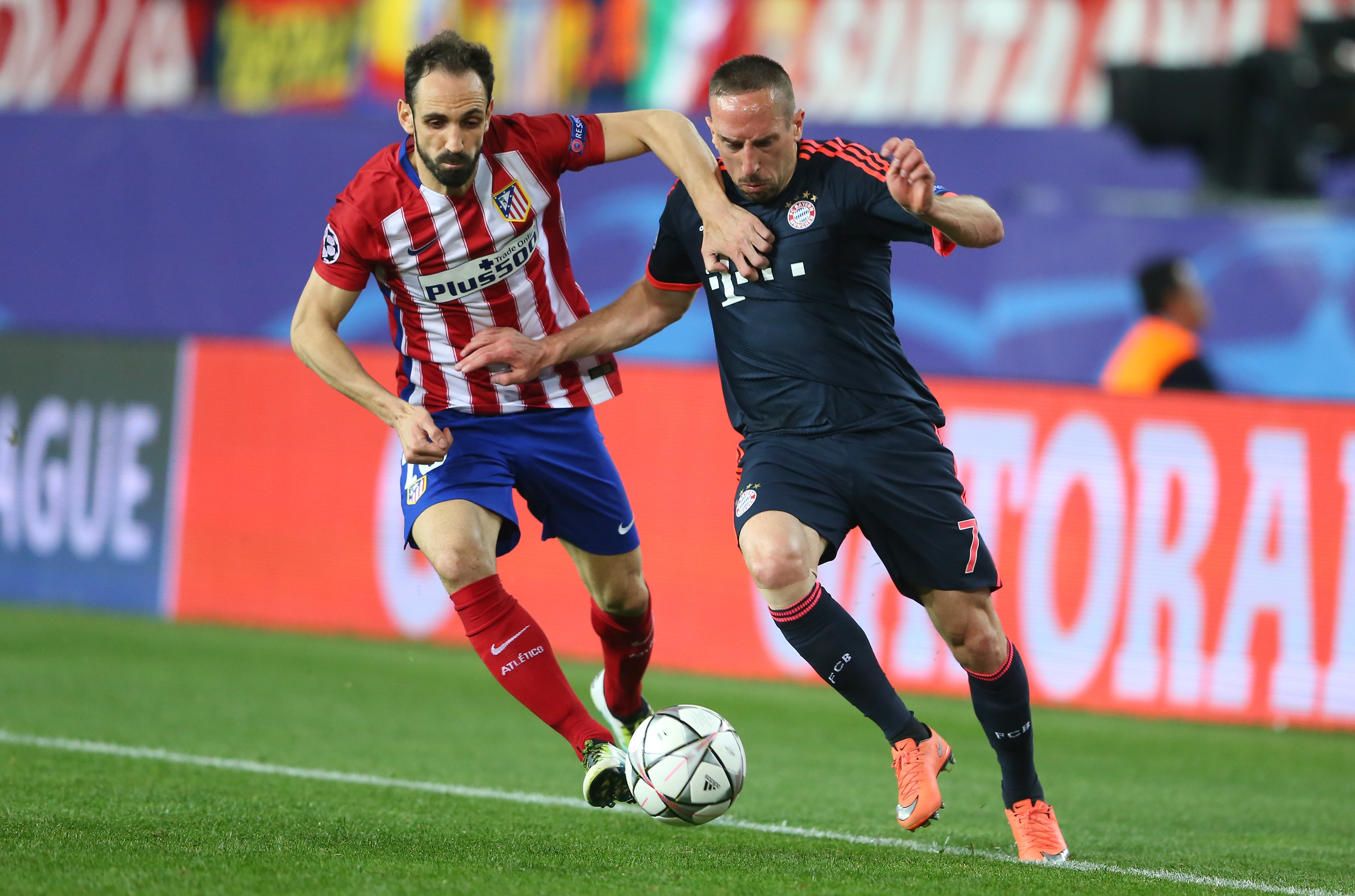 MADRID, SPAIN - APRIL 27:  Juanfran of Atletico Madrid chases down Franck Ribery of Bayern Munich   during the UEFA Champions League semi final first leg match between Club Atletico de Madrid and FC Bayern Muenchen at Vincente Calderon on April 27, 2016 in Madrid, Spain.  (Photo by Alexander Hassenstein/Bongarts/Getty Images)