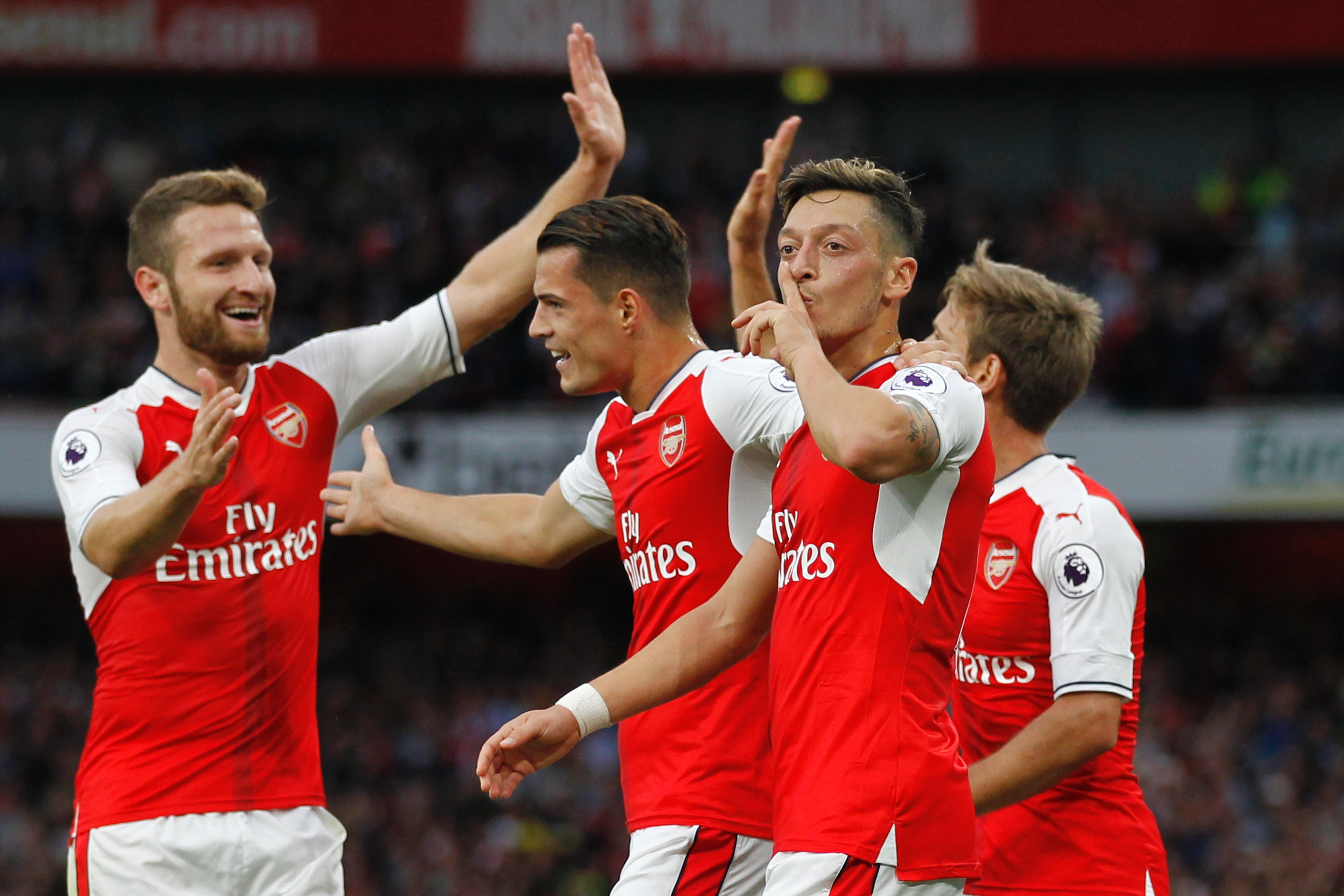 Arsenal's German midfielder Mesut Ozil celebrates scoring their third goal during the English Premier League football match between Arsenal and Chelsea at The Emirates stadium in London, on September 24, 2016. / AFP / IKIMAGES / Ian KINGTON / RESTRICTED TO EDITORIAL USE. No use with unauthorized audio, video, data, fixture lists, club/league logos or 'live' services. Online in-match use limited to 45 images, no video emulation. No use in betting, games or single club/league/player publications.        (Photo credit should read IAN KINGTON/AFP/Getty Images)