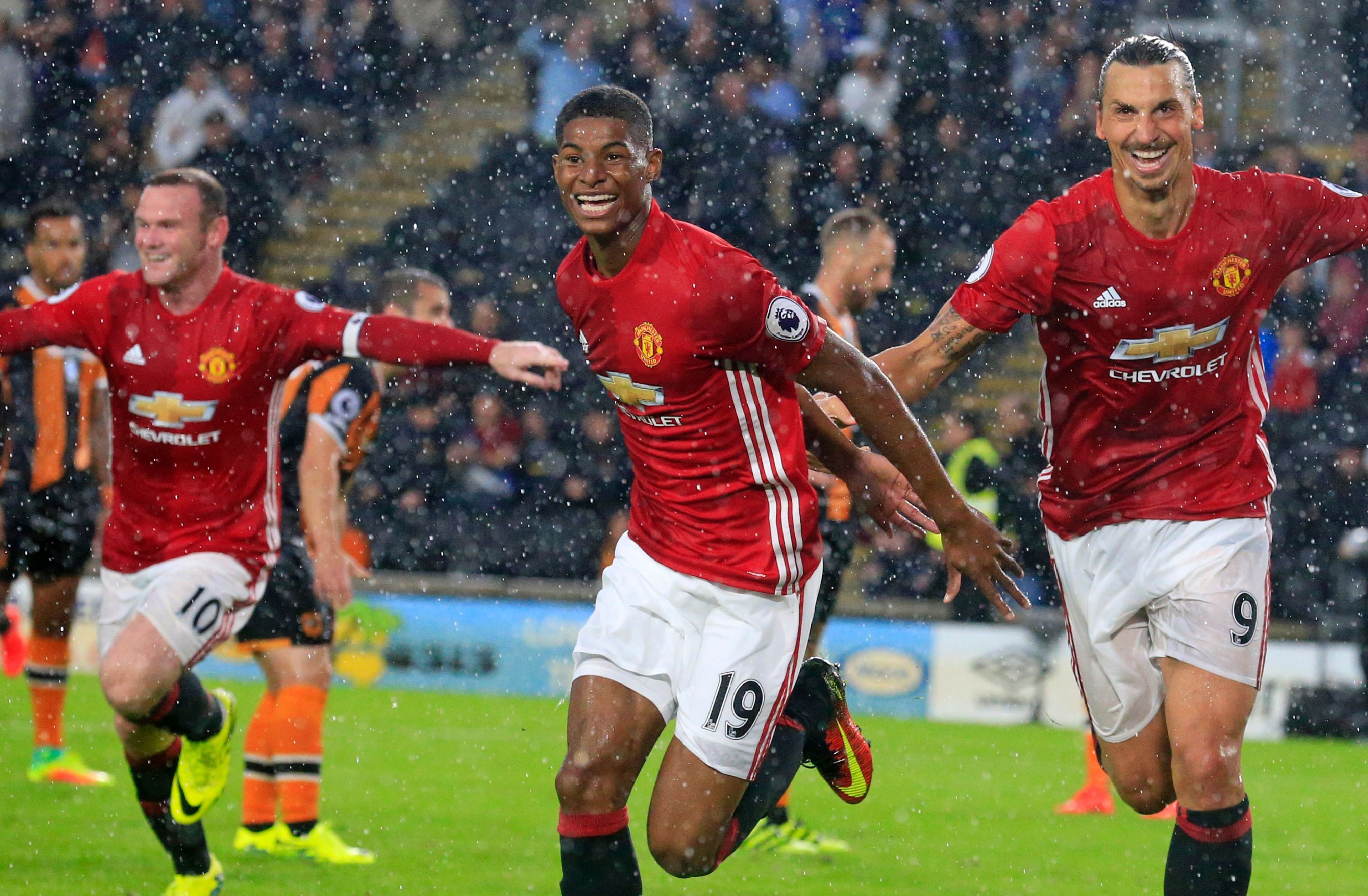 A perfect blend of youth and experience, the duo of Rashford and Zlatan is likely to be the key pillars of United's success against Chelsea on Sunday. (Picture Courtesy - AFP/Getty Images)