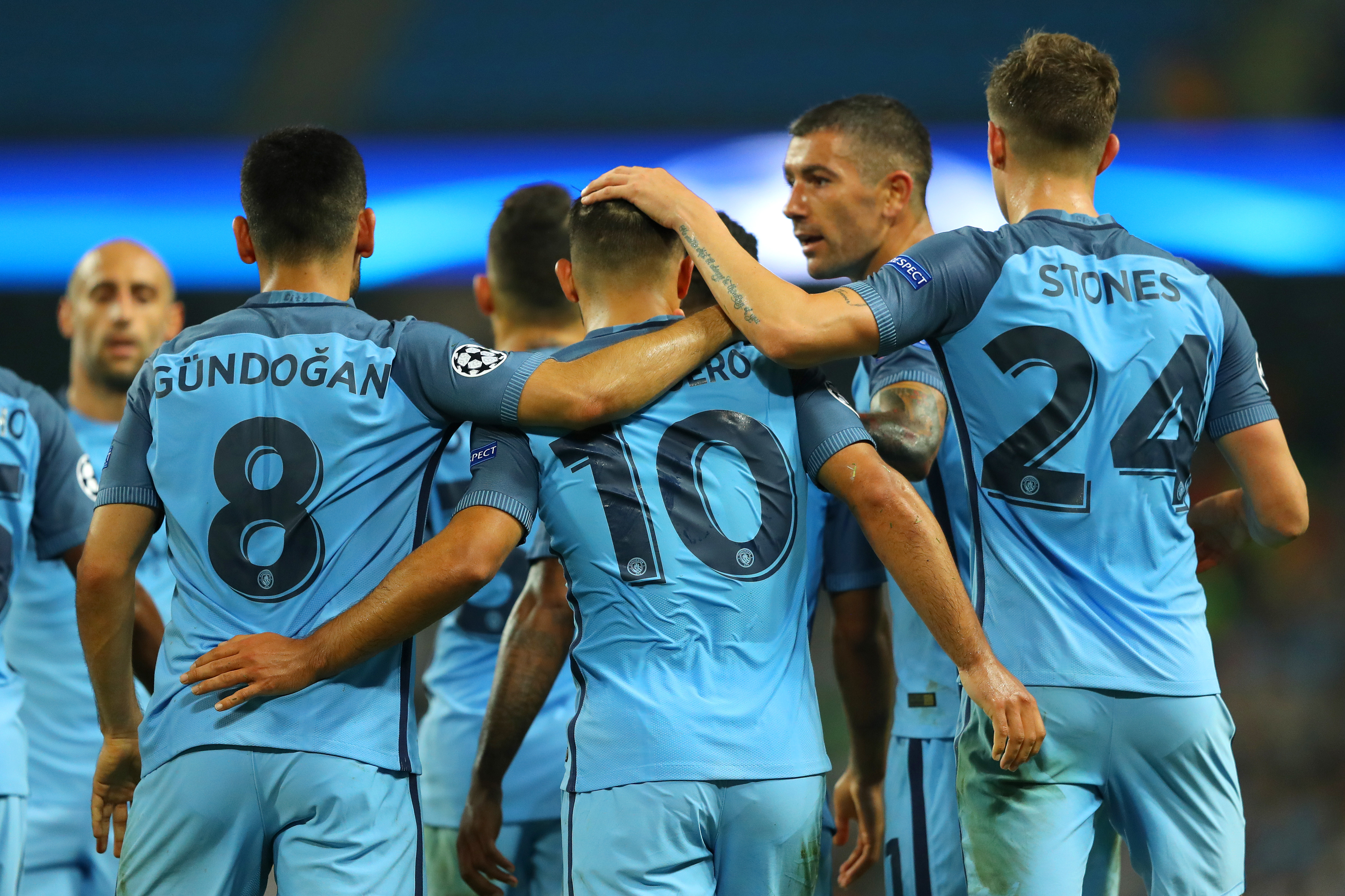 MANCHESTER, ENGLAND - SEPTEMBER 14: Manchester City players celebrate with goalscorer Sergio Aguero during the UEFA Champions League match between Manchester City FC and VfL Borussia Moenchengladbach at Etihad Stadium on September 14, 2016 in Manchester, England.  (Photo by Richard Heathcote/Getty Images)