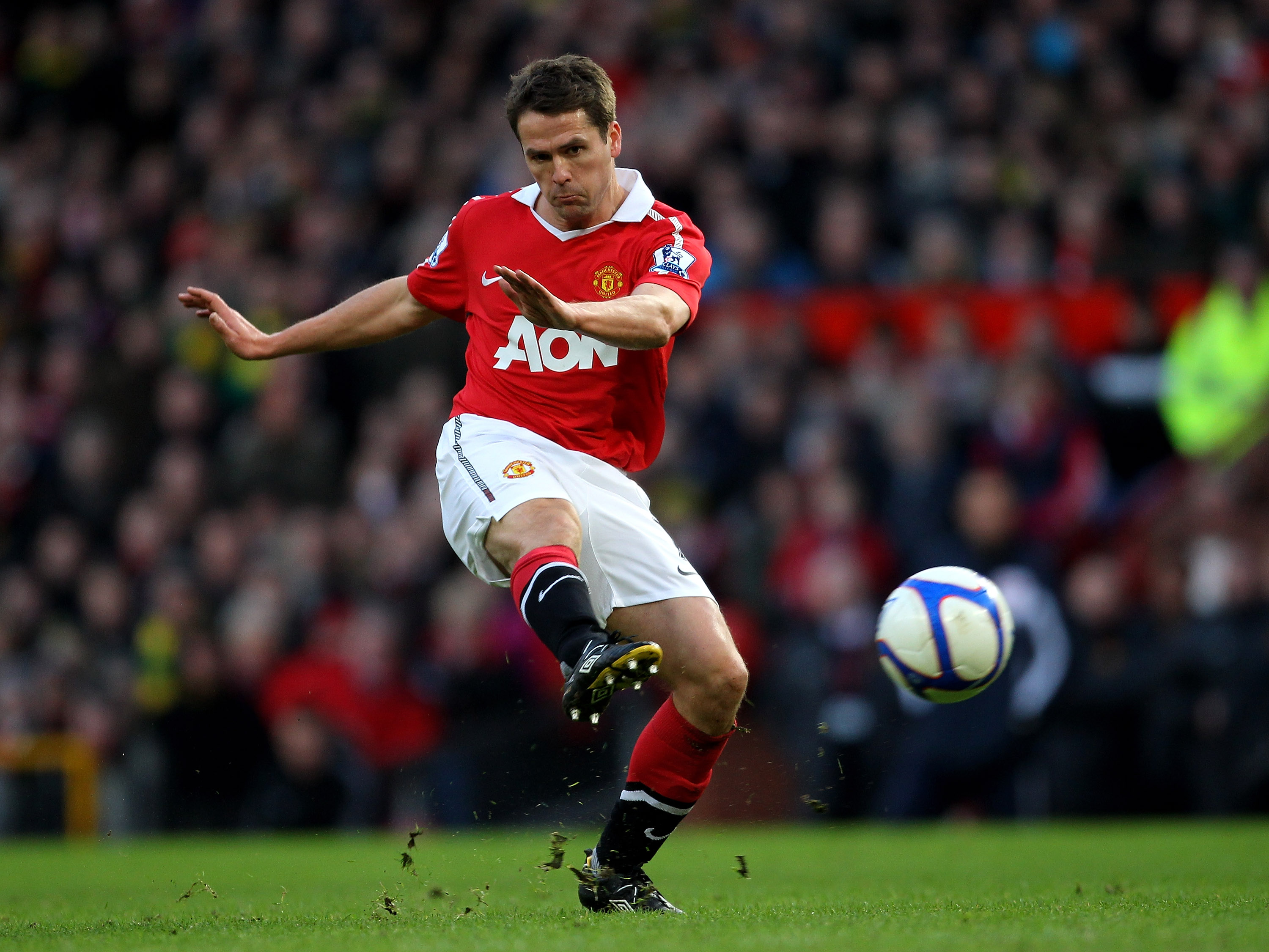 MANCHESTER, ENGLAND - JANUARY 09:   Michael Owen of Manchester United in action during the FA Cup sponsored by E.ON 3rd round match between Manchester United and Liverpool at Old Trafford on January 9, 2011 in Manchester, England. (Photo by Alex Livesey/Getty Images)