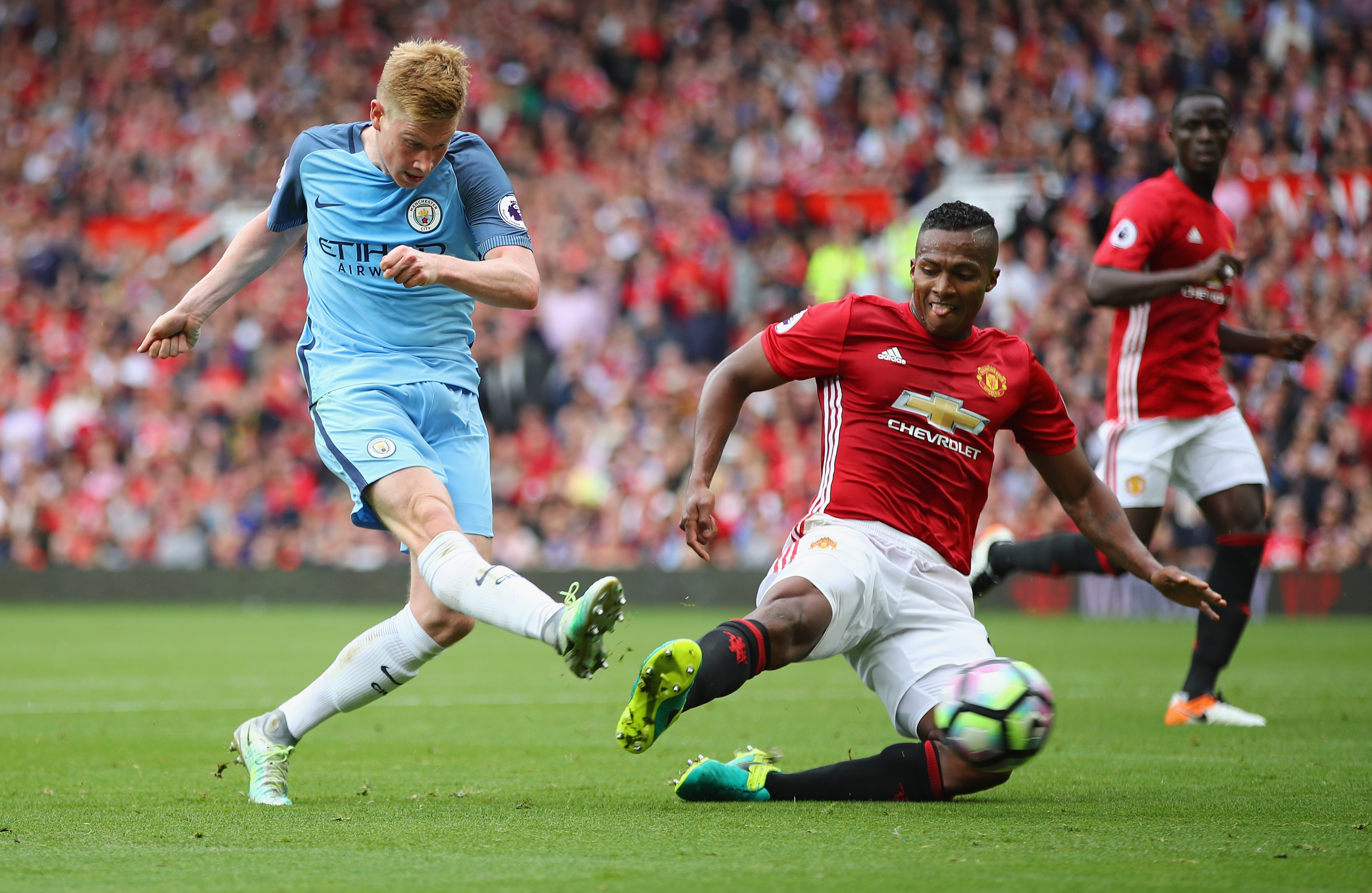 MANCHESTER, ENGLAND - SEPTEMBER 10:  Kevin De Bruyne of  Manchester City shoots past Antonio Valencia of Manchester United during the Premier League match between Manchester United and Manchester City at Old Trafford on September 10, 2016 in Manchester, England.  (Photo by Clive Brunskill/Getty Images)