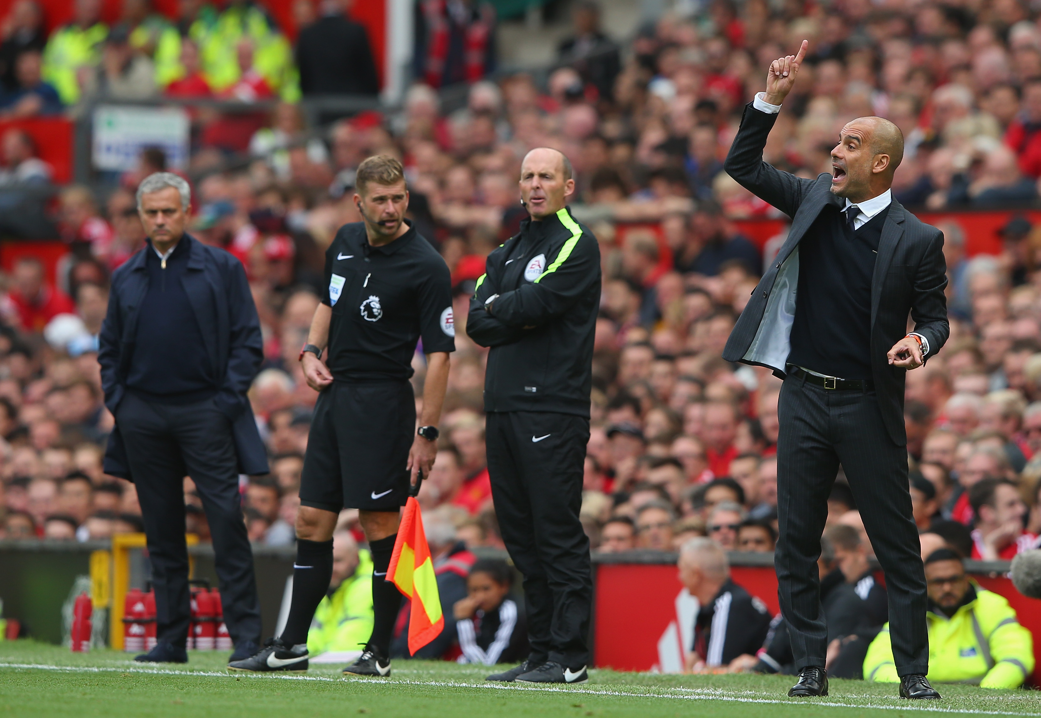 MANCHESTER, ENGLAND - SEPTEMBER 10: Jose Mourinho, Manager of Manchester United (L) watches on while Josep Guardiola, Manager of Manchester City (R) gives his team instructions during the Premier League match between Manchester United and Manchester City at Old Trafford on September 10, 2016 in Manchester, England.  (Photo by Alex Livesey/Getty Images)