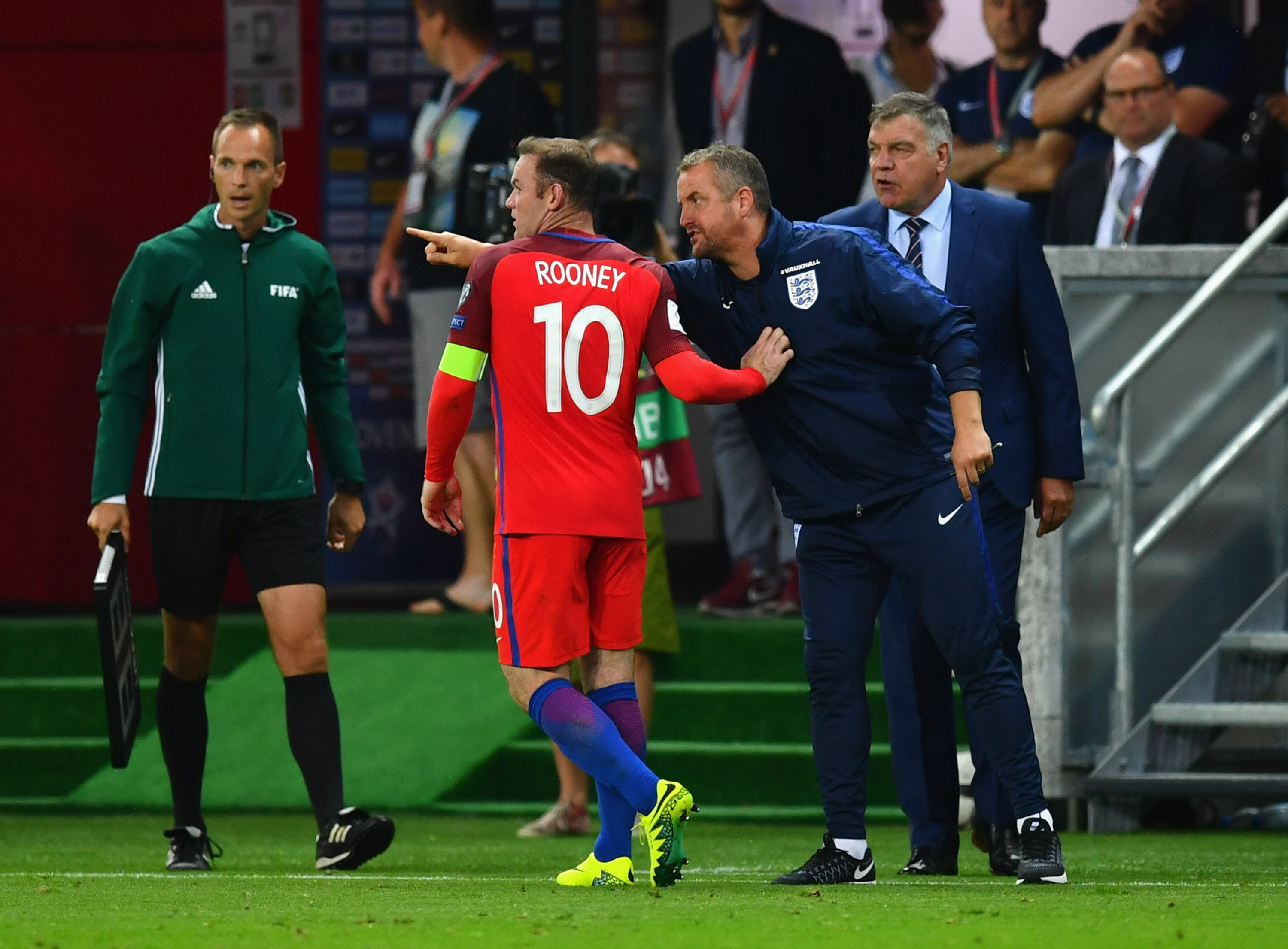 TRNAVA, SLOVAKIA - SEPTEMBER 04:  Martyn Margetson goalkeeping coach of England and Sam Allardyce manager of England give instructions to Wayne Rooney of England during the 2018 FIFA World Cup Group F qualifying match between Slovakia and England at City Arena on September 4, 2016 in Trnava, Slovakia.  (Photo by Dan Mullan/Getty Images)