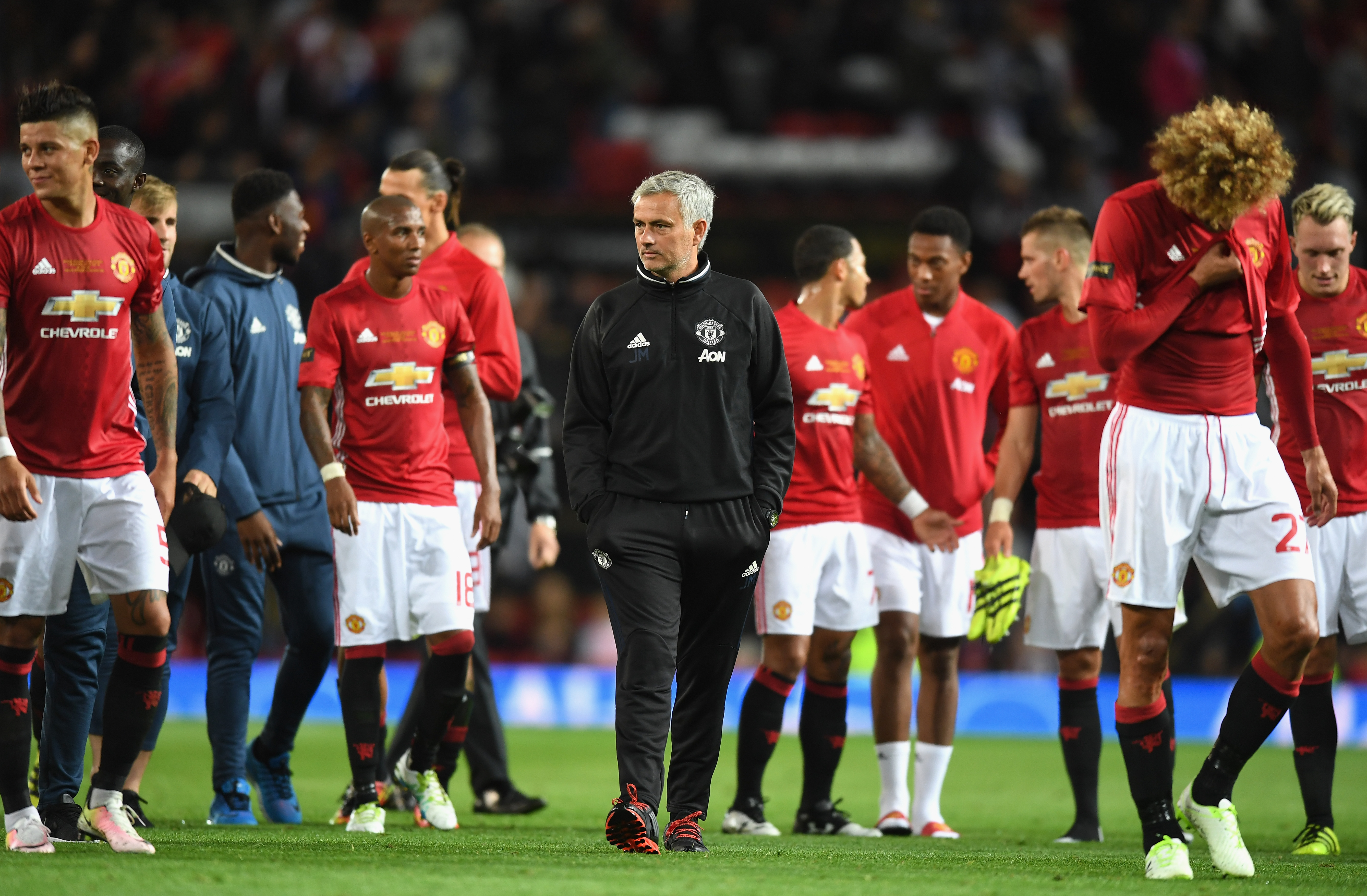 MANCHESTER, ENGLAND - AUGUST 03: Manager of Manchester United, Jose Mourinho and the Manchester United squad look on following the Wayne Rooney Testimonial match between Manchester United and Everton at Old Trafford on August 3, 2016 in Manchester, England.  (Photo by Michael Regan/Getty Images)