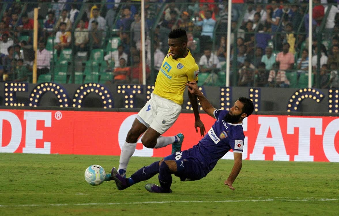 Kervens Belfort of Kerala Blasters FC and Mehrajuddin Wadoo of Chennaiyin FC in action during match 26 of the Indian Super League (ISL) season 3 between Chennaiyin FC and Kerala Blasters FC held at the Jawaharlal Nehru Stadium in Chennai, India on the 29th October 2016.

Photo by Vipin Pawar / ISL / SPORTZPICS