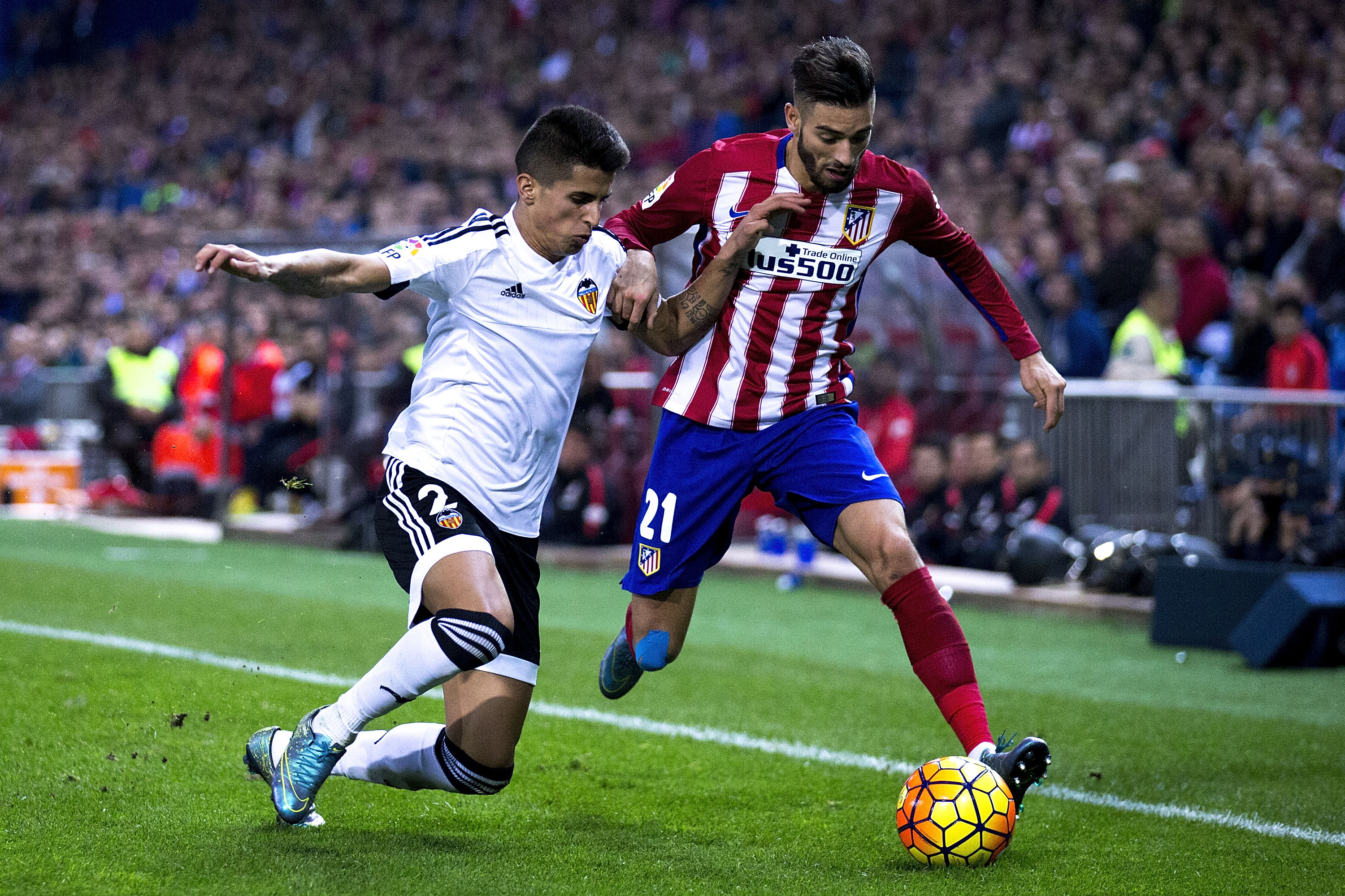 MADRID, SPAIN - OCTOBER 25:  Yannick Carrasco (R) of Atletico de Madrid competes for the ball with Joan Cancelo (L) of Valencia CFduring the La Liga amtch between Club Atletico de Madrid and Valencia CF at Vicente Calderon Stadium on October 25, 2015 in Madrid, Spain.  (Photo by Gonzalo Arroyo Moreno/Getty Images)