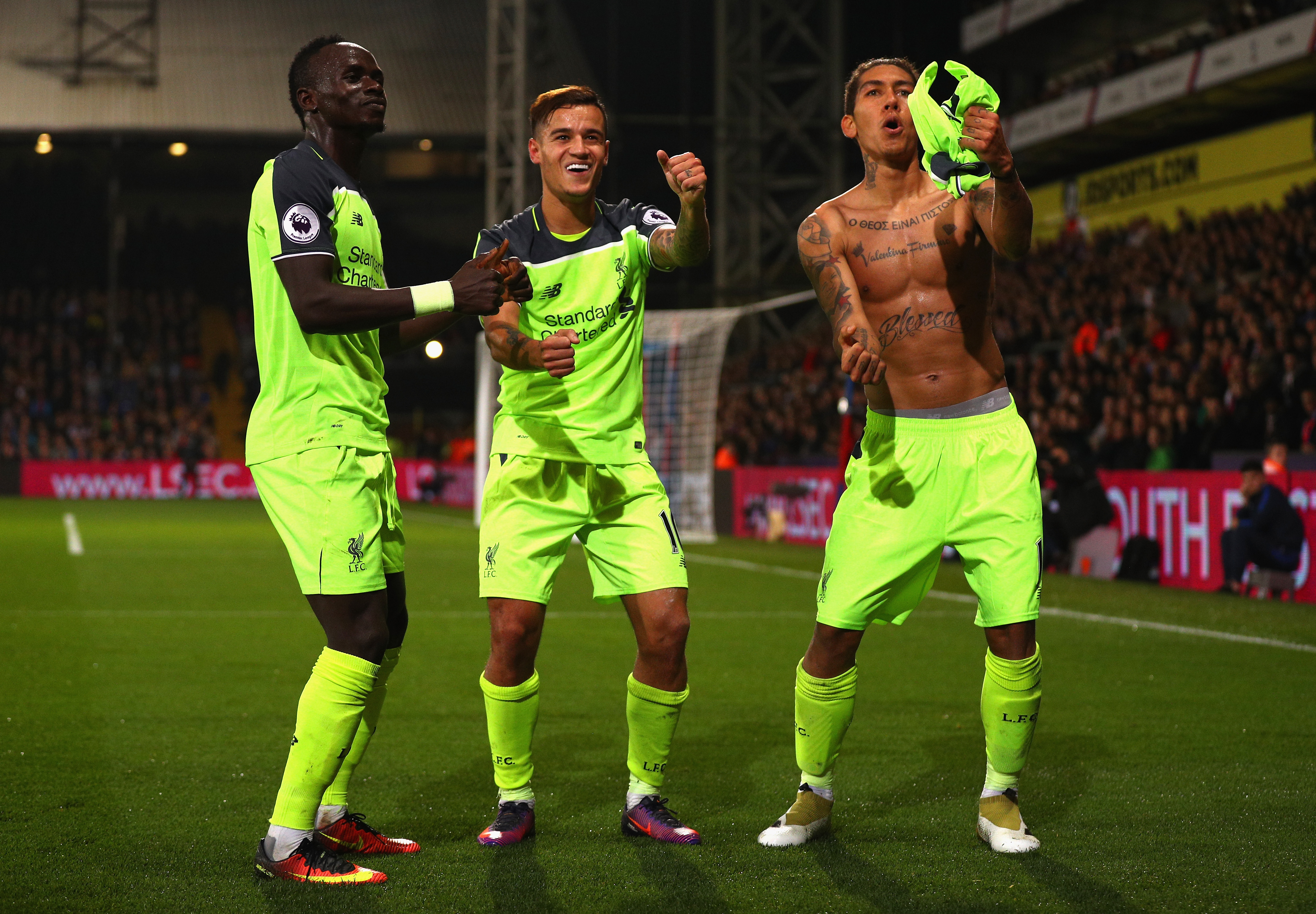 LONDON, ENGLAND - OCTOBER 29:  Roberto Firmino of Liverpool celebrates with team mates after scoring his team's fourth goal of the game during the Premier League match between Crystal Palace and Liverpool at Selhurst Park on October 29, 2016 in London, England.  (Photo by Ian Walton/Getty Images)