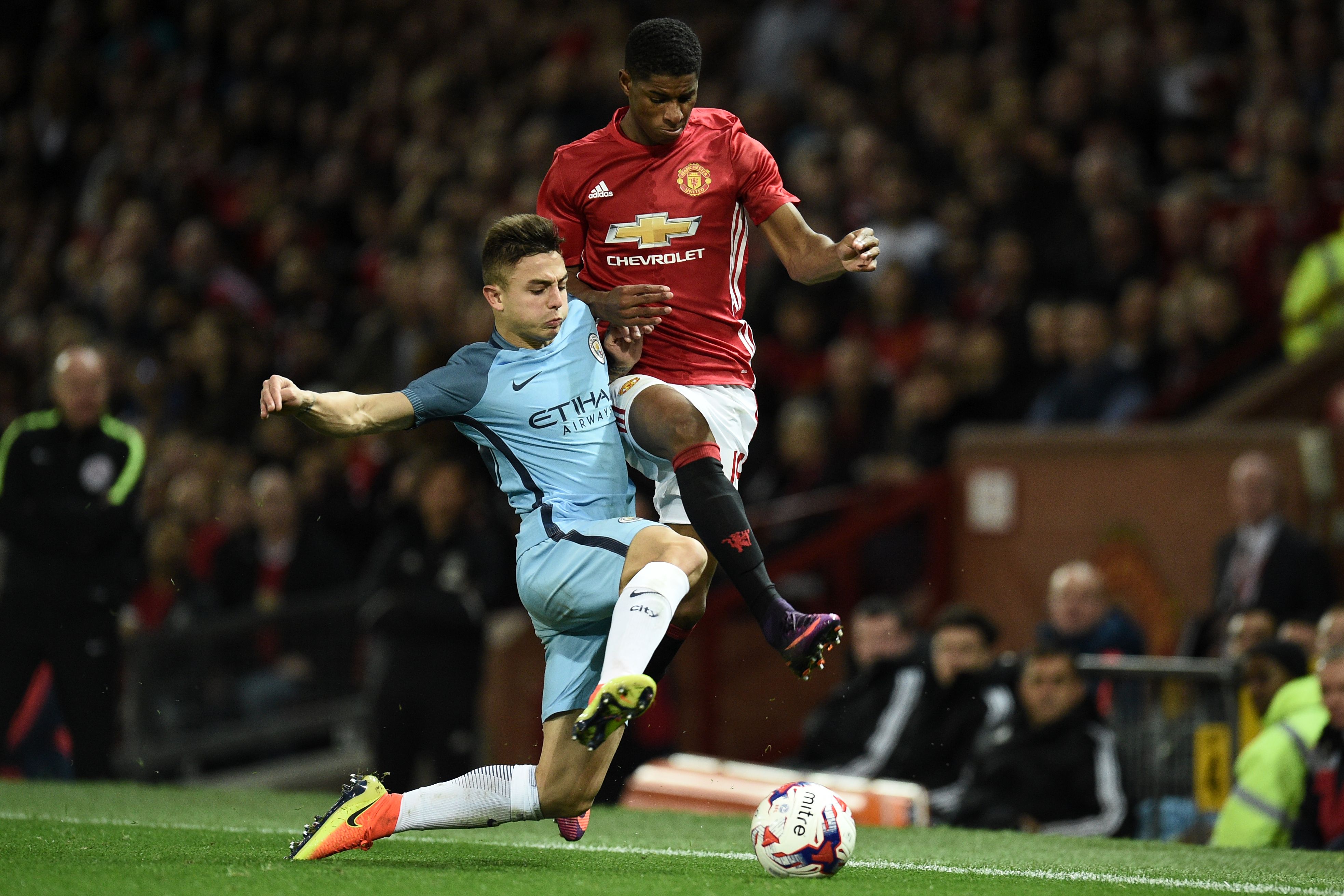 Manchester City's Spanish defender Pablo Maffeo (L) vies with Manchester United's English striker Marcus Rashford during the EFL (English Football League) Cup fourth round match between Manchester United and Manchester City at Old Trafford in Manchester, north west England on October 26, 2016. / AFP / Oli SCARFF / RESTRICTED TO EDITORIAL USE. No use with unauthorized audio, video, data, fixture lists, club/league logos or 'live' services. Online in-match use limited to 75 images, no video emulation. No use in betting, games or single club/league/player publications.  /         (Photo credit should read OLI SCARFF/AFP/Getty Images)