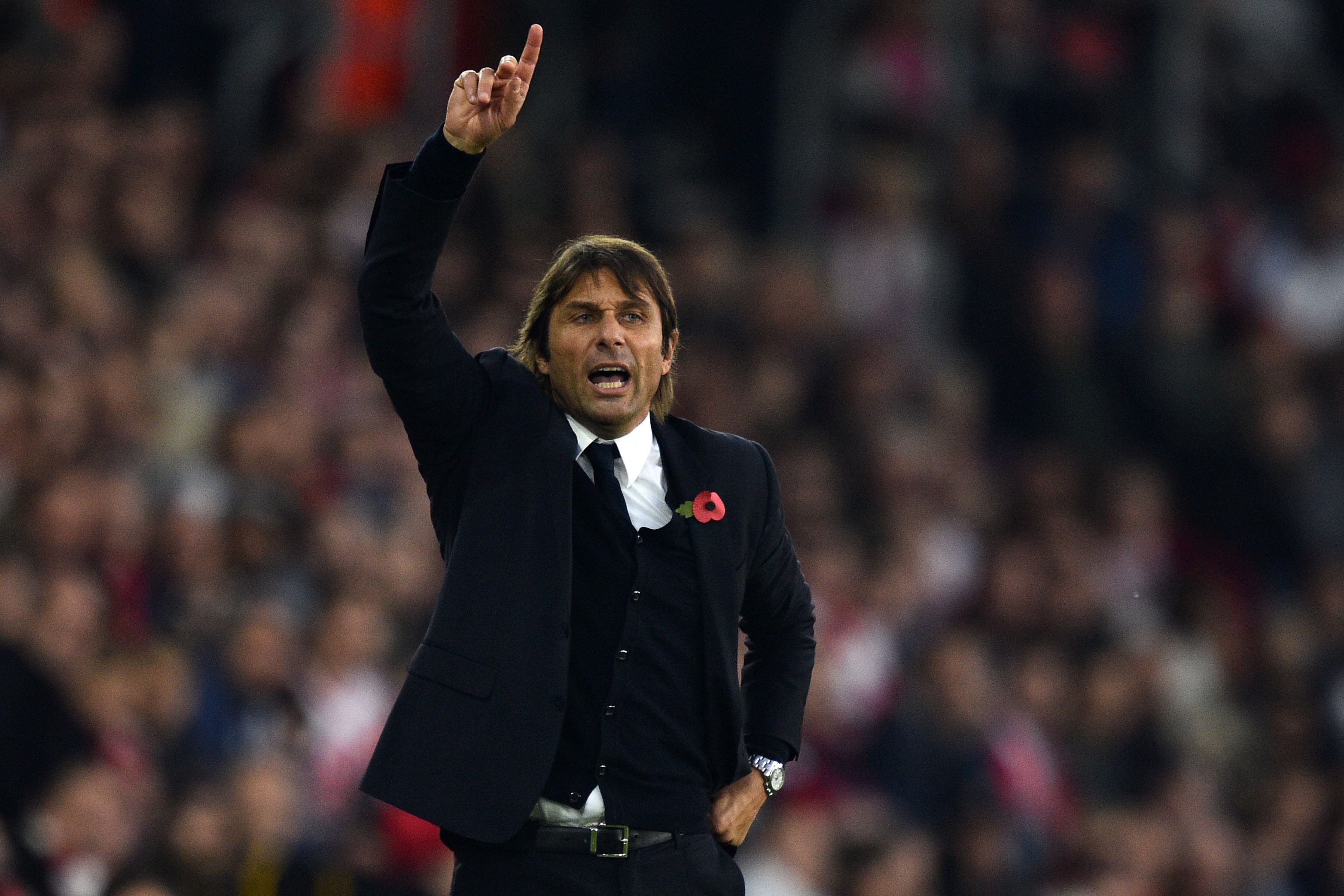 Chelsea's Italian head coach Antonio Conte gestures from the touchline during the English Premier League football match between Southampton and Chelsea at St Mary's Stadium in Southampton, southern England on October 30, 2016. / AFP / GLYN KIRK / RESTRICTED TO EDITORIAL USE. No use with unauthorized audio, video, data, fixture lists, club/league logos or 'live' services. Online in-match use limited to 75 images, no video emulation. No use in betting, games or single club/league/player publications.  /         (Photo credit should read GLYN KIRK/AFP/Getty Images)