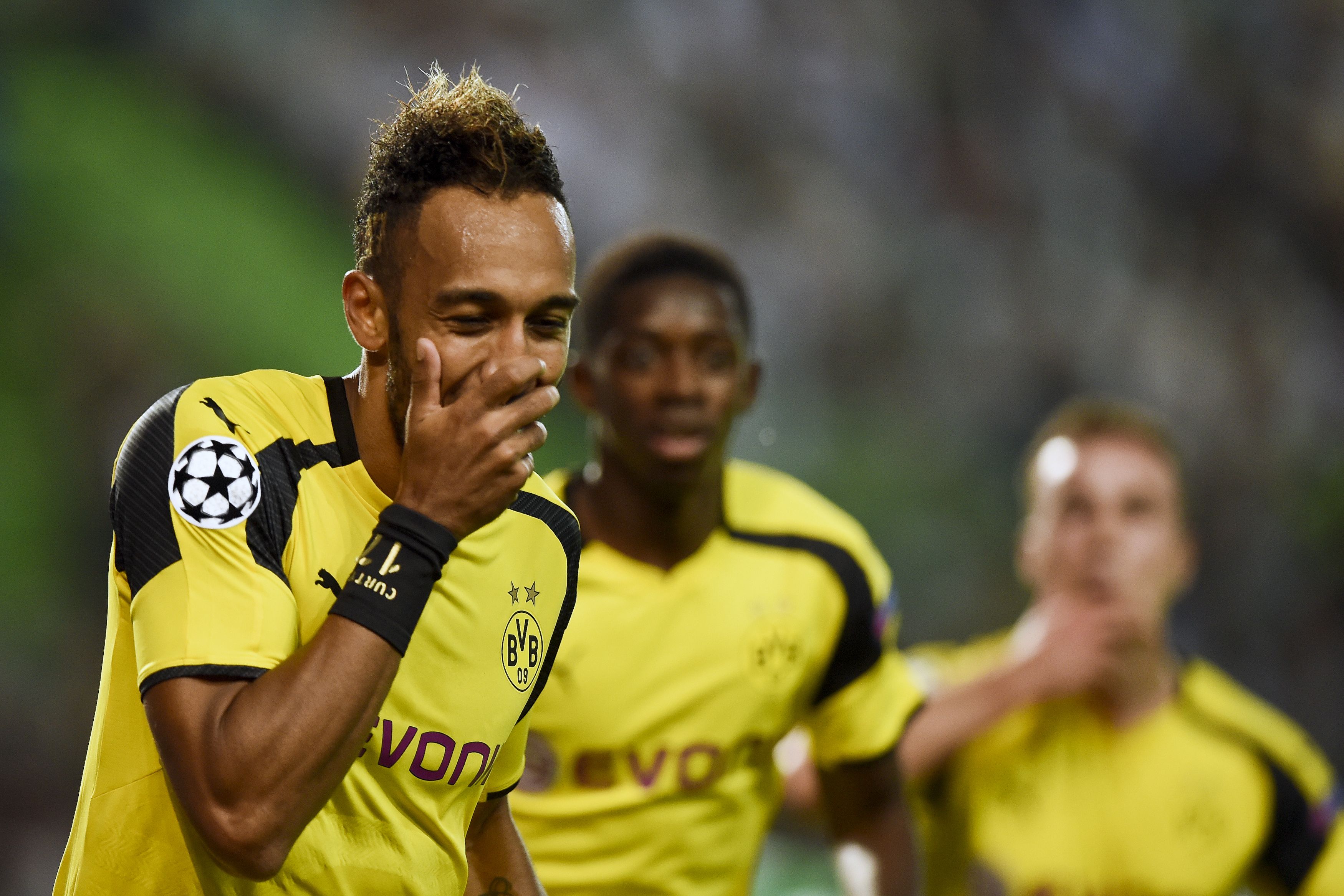 Dortmund's Gabonese forward Pierre-Emerick Aubameyang celebrates after scoring during the UEFA Champions League football match Sporting CP vs BVB Borussia Dortmund at the Jose Alvalade stadium in Lisbon on October 18, 2016. / AFP / PATRICIA DE MELO MOREIRA        (Photo credit should read PATRICIA DE MELO MOREIRA/AFP/Getty Images)