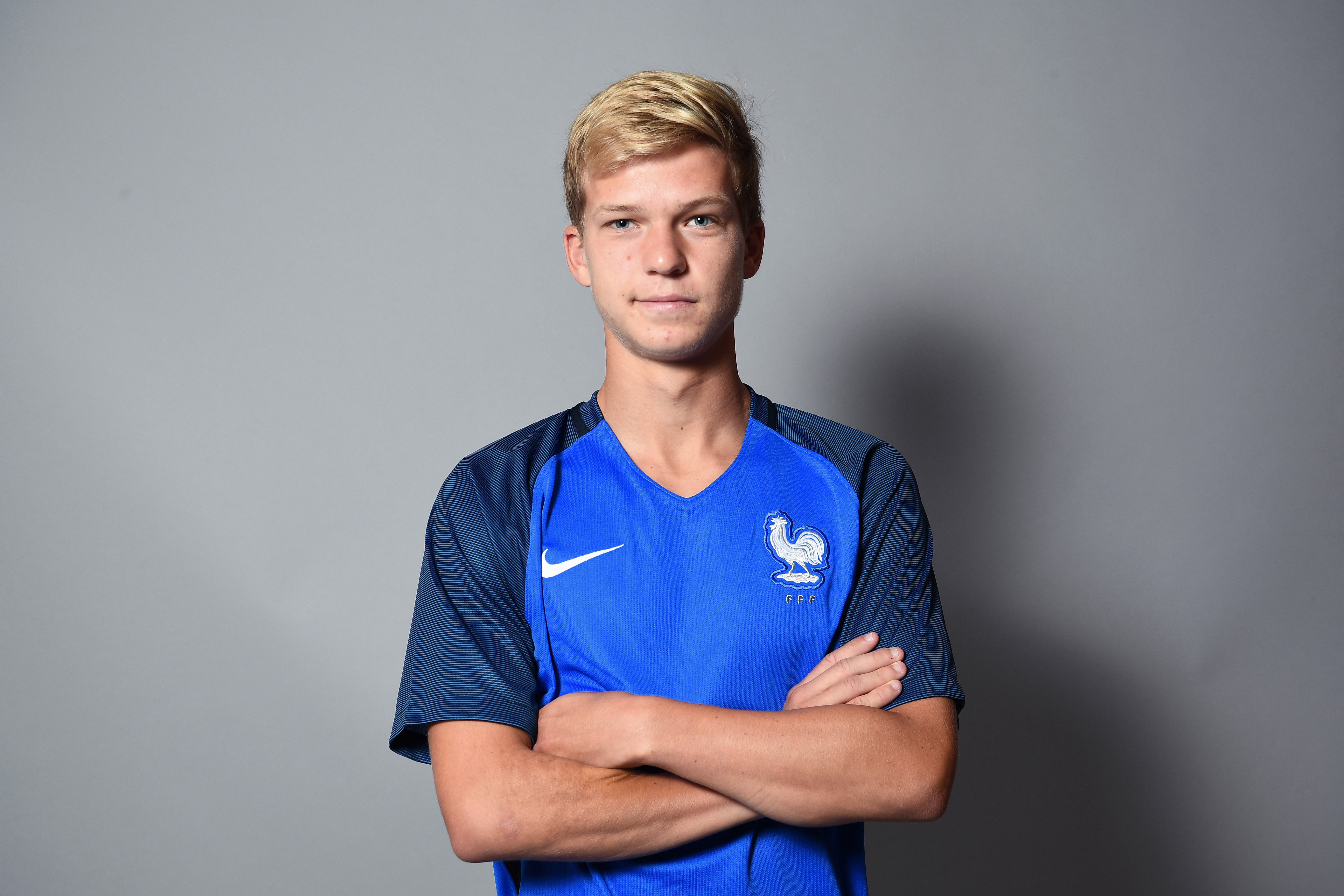 France's under 21 national football team midfielder Vincent Koziello poses on August 30, 2016 in Clairefontaine-en-Yvelines, near Paris. / AFP / FRANCK FIFE        (Photo credit should read FRANCK FIFE/AFP/Getty Images)