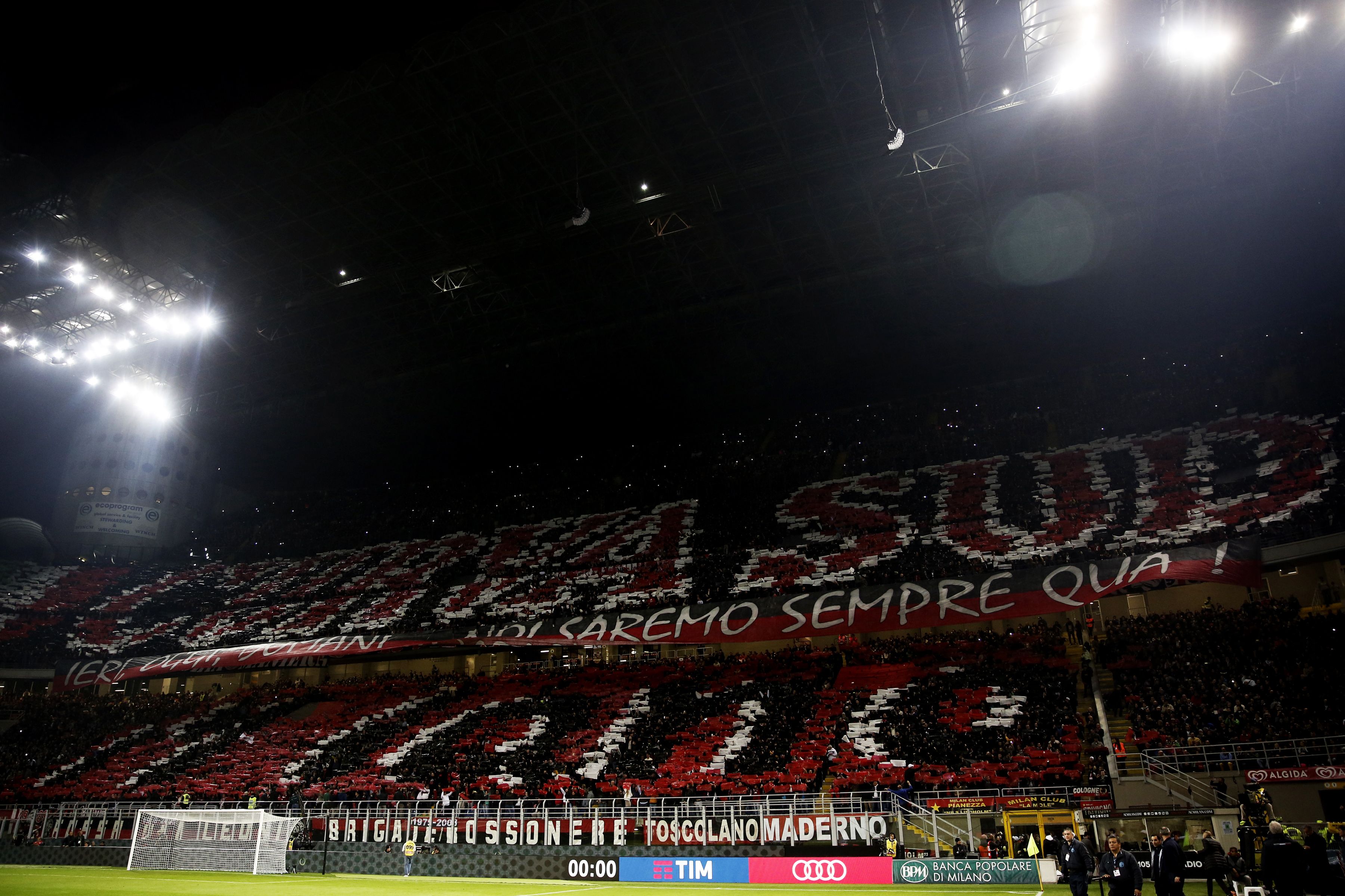 Milan's supporters cheer during the Italian Serie A football match AC Milan versus Juventus on October 22, 2016 at the San Siro Stadium in Milan.  / AFP / MARCO BERTORELLO        (Photo credit should read MARCO BERTORELLO/AFP/Getty Images)