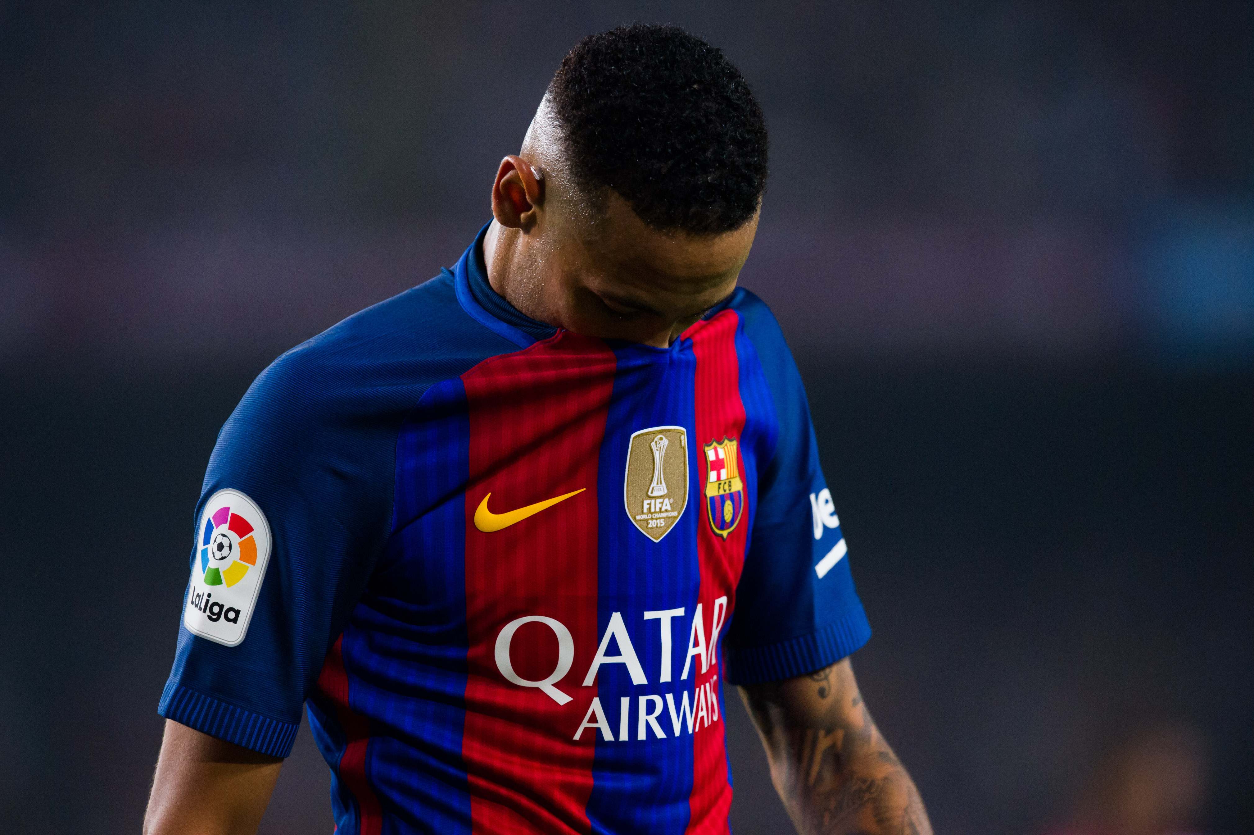 BARCELONA, SPAIN - OCTOBER 29:  Neymar Santos Jr of FC Barcelona reacts during the La Liga match between FC Barcelona and Granada CF at Camp Nou stadium on October 29, 2016 in Barcelona, Spain.  (Photo by Alex Caparros/Getty Images)