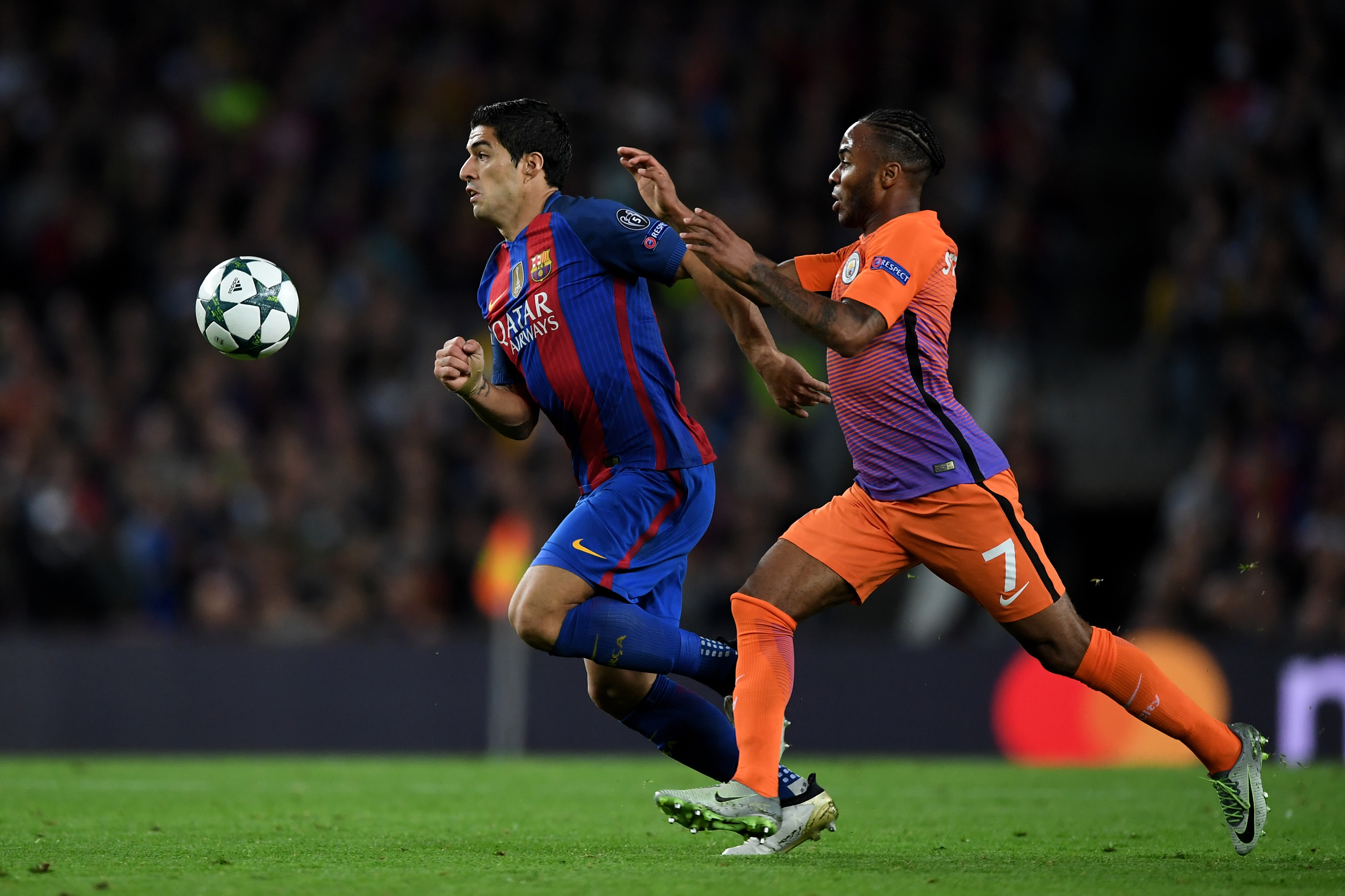 BARCELONA, SPAIN - OCTOBER 19: Neymar of Barcelona holds off pressure from Raheem Sterling of Manchester City during the UEFA Champions League group C match between FC Barcelona and Manchester City FC at Camp Nou on October 19, 2016 in Barcelona, Spain.  (Photo by Shaun Botterill/Getty Images)