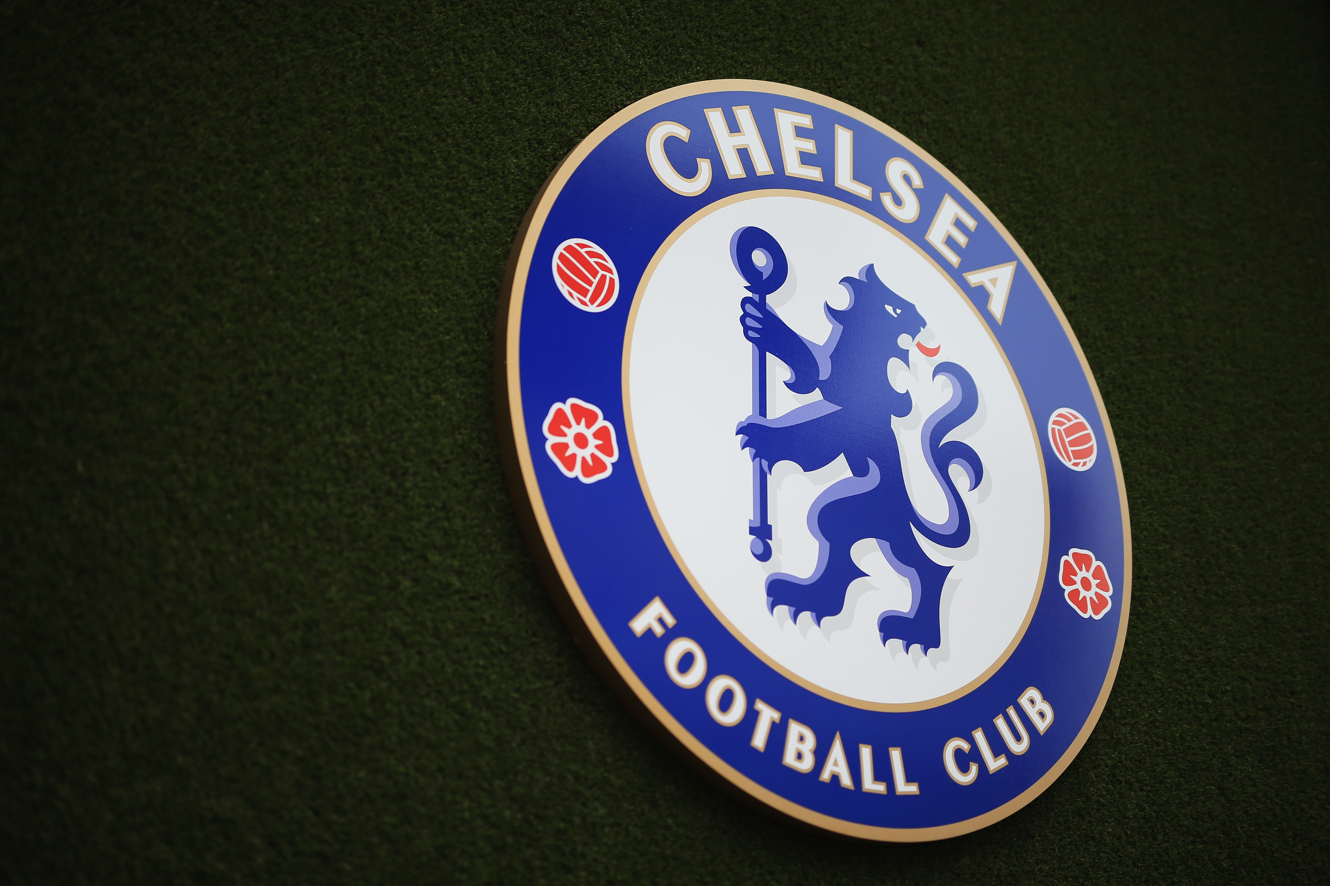 LONDON, ENGLAND - AUGUST 27: The Chelsea logo during the Premier League match between Chelsea and Burnley at Stamford Bridge on August 27, 2016 in London, England.  (Photo by Ben Hoskins/Getty Images)