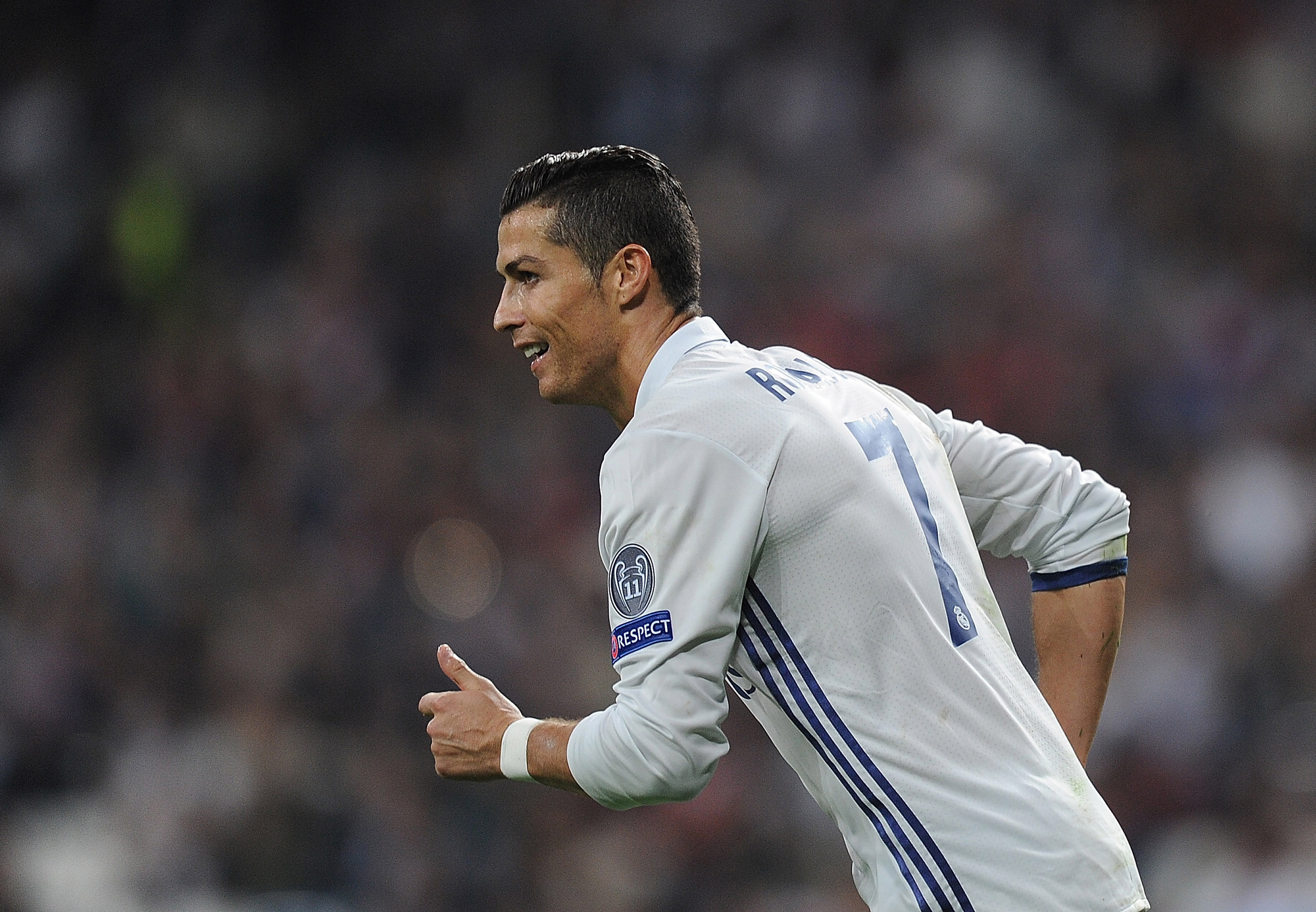 MADRID, SPAIN - OCTOBER 18:  Cristiano Ronaldo of Real Madrid CF reacts during the UEFA Champions League, Group F match between Real Madrid CF and Legia Warszawa at Santiago Bernabeu stadium on October 18, 2016 in Madrid, Spain.  (Photo by Denis Doyle/Getty Images)