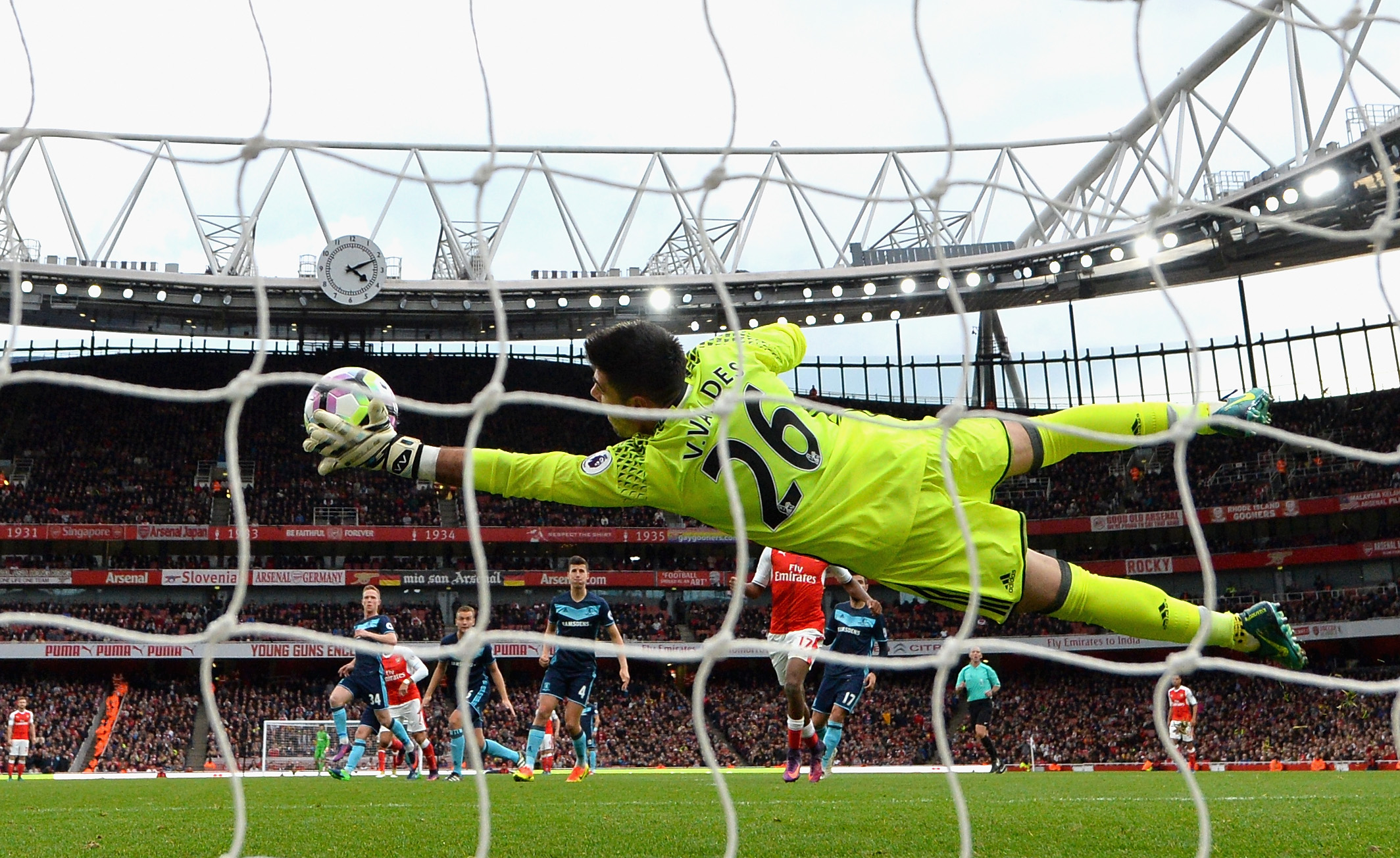 LONDON, ENGLAND - OCTOBER 22:  Victor Valdes of Middlesbrough makes a save during the Premier League match between Arsenal and Middlesbrough at Emirates Stadium on October 22, 2016 in London, England.  (Photo by Dan Mullan/Getty Images)