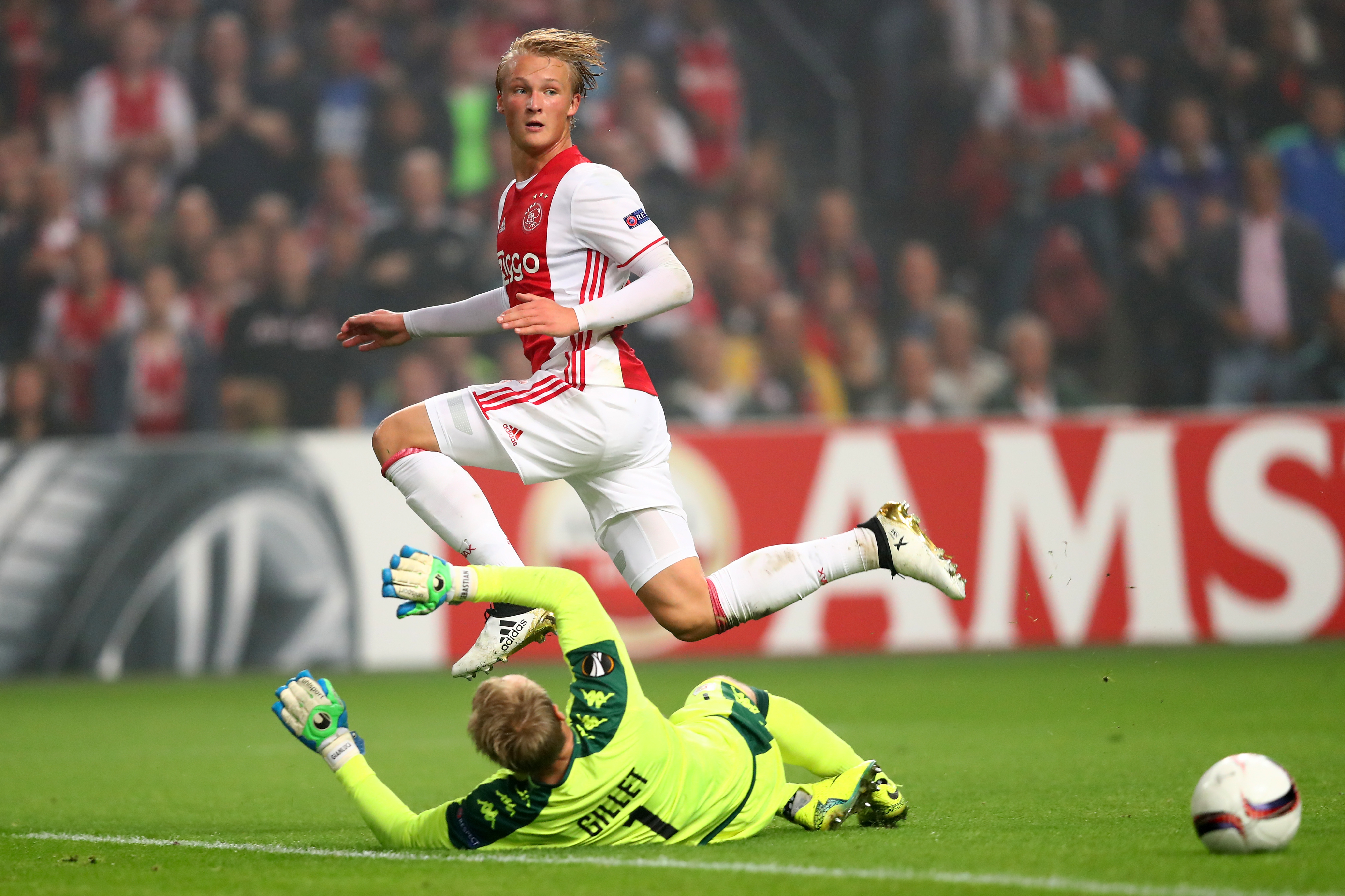 AMSTERDAM, NETHERLANDS - SEPTEMBER 29:  Kasper Dolberg of Ajax is tackled by goalkeeper Jean-François Gillet of Standard Liege during their UEFA Europa League group stage match.  (Photo by Dean Mouhtaropoulos/Getty Images)