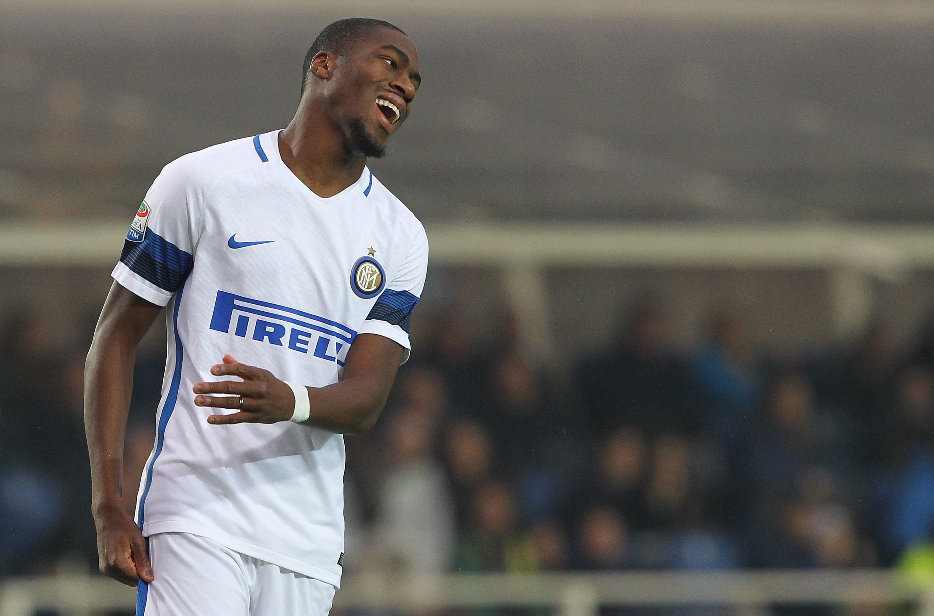 BERGAMO, ITALY - OCTOBER 23:  Geoffrey Kondogbia of FC Internazionale Milano reacts during the Serie A match between Atalanta BC and FC Internazionale at Stadio Atleti Azzurri d'Italia on October 23, 2016 in Bergamo, Italy.  (Photo by Marco Luzzani/Getty Images)