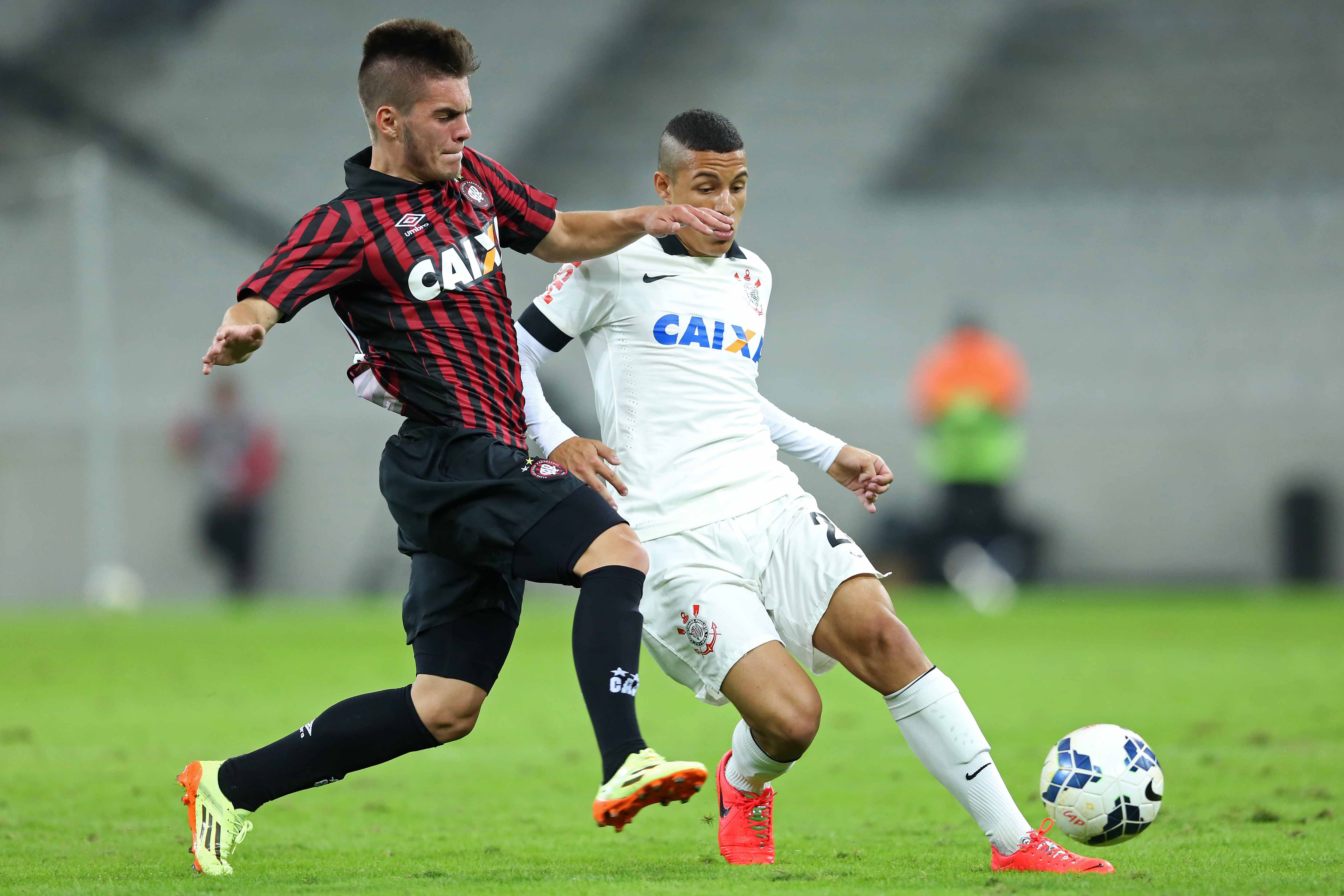 CURITIBA, BRAZIL - MAY 14: Natan of Atletico-PR competes for the ball with Guilherme Arana of Corinthians during the match between Atletico-PR and Corinthians for the Test Event FIFA at Arena da Baixada stadium on May 14, 2014 in Curitiba, Brazil. (Photo by Heuler Andrey/Getty Images)