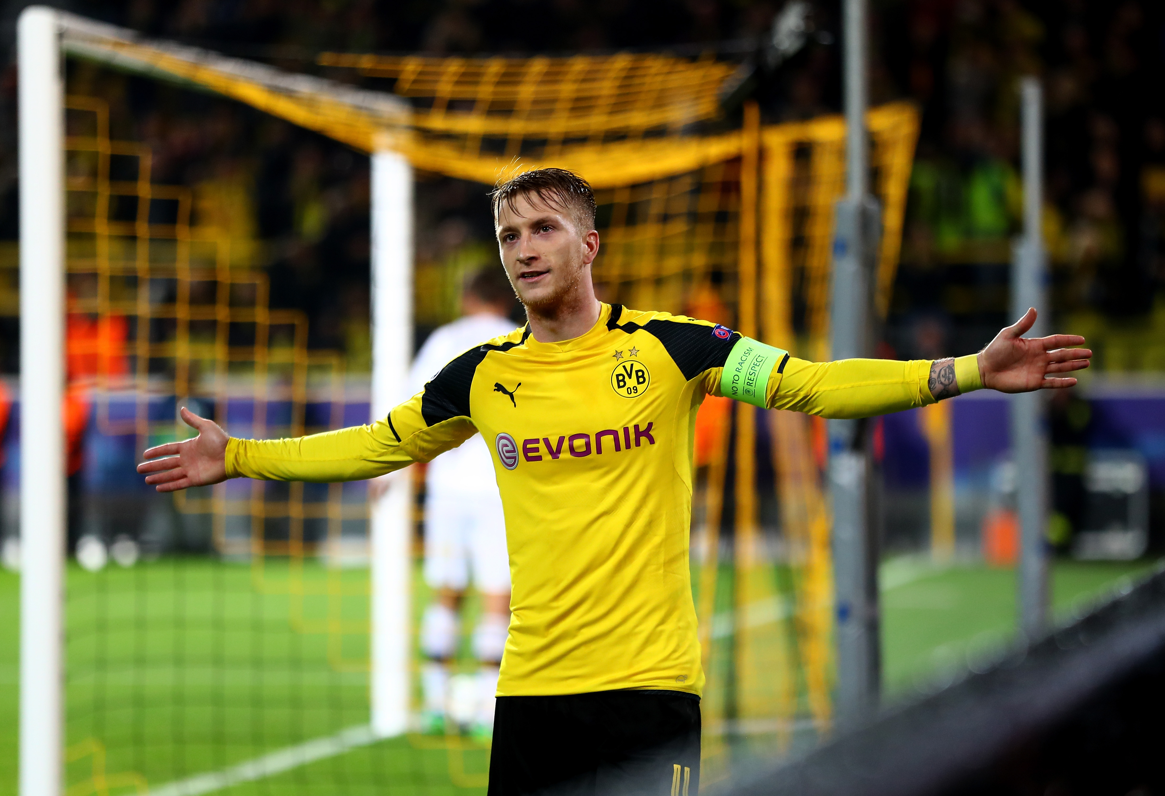 DORTMUND, GERMANY - NOVEMBER 22: Marco Reus of Borussia Dortmund celebrates scoring his third and his teams eighth during the UEFA Champions League Group F match between Borussia Dortmund and Legia Warszawa at Signal Iduna Park on November 22, 2016 in Dortmund, North Rhine-Westphalia.  (Photo by Alex Grimm/Bongarts/Getty Images)