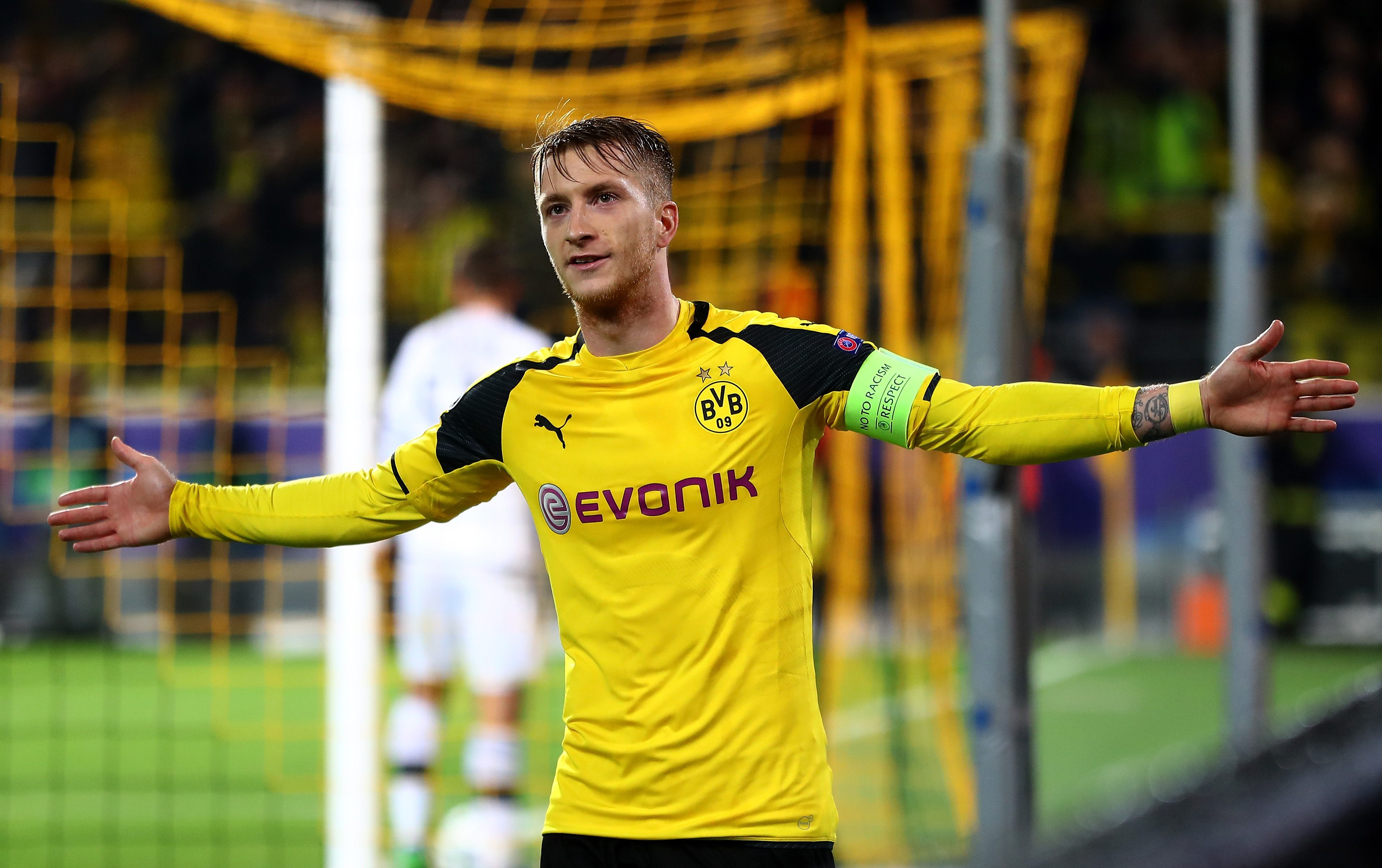 DORTMUND, GERMANY - NOVEMBER 22:  Marco Reus of Borussia Dortmund celebrates scoring his third and his teams eighth during the UEFA Champions League Group F match between Borussia Dortmund and Legia Warszawa at Signal Iduna Park on November 22, 2016 in Dortmund, North Rhine-Westphalia.  (Photo by Alex Grimm/Bongarts/Getty Images)