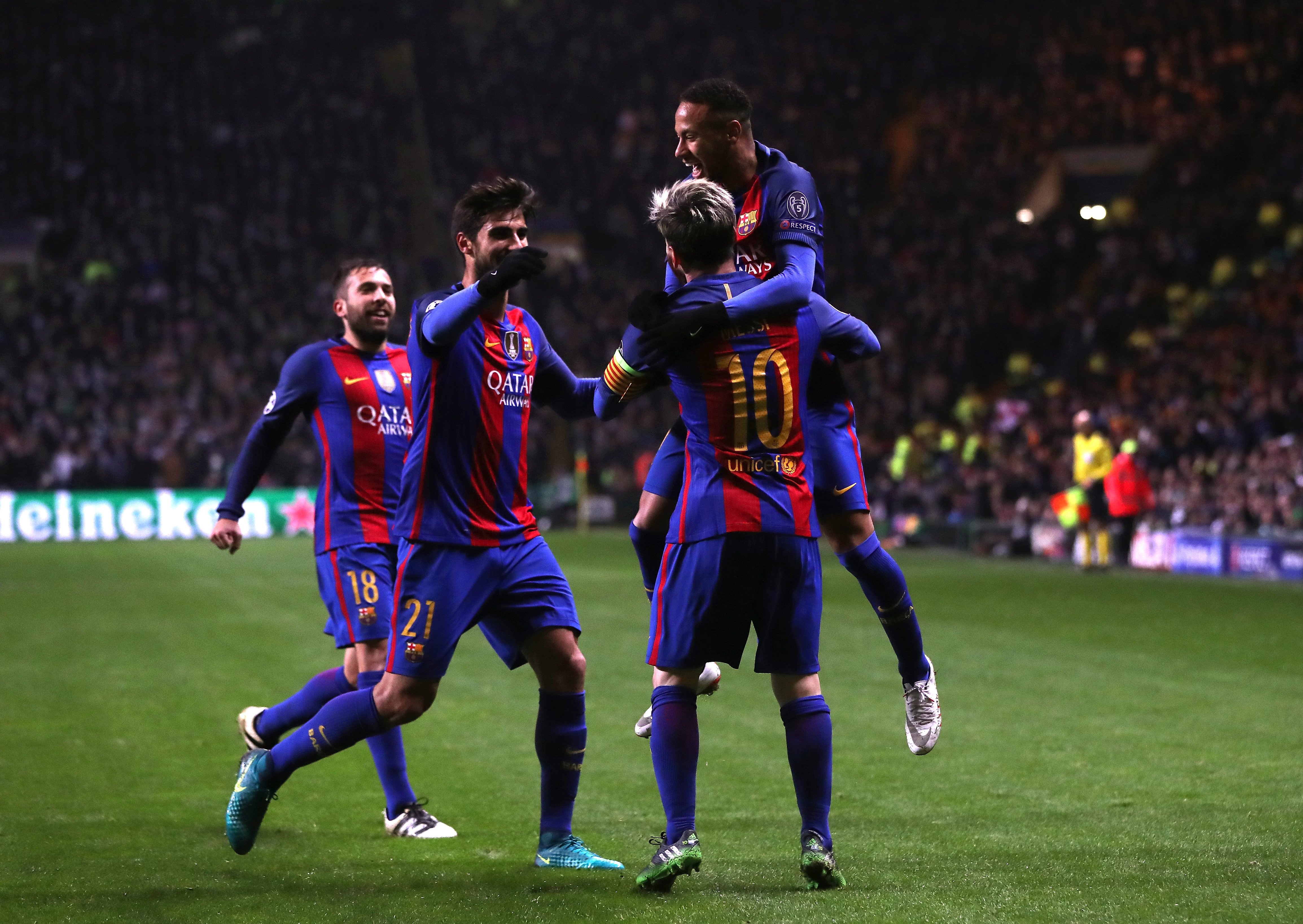 GLASGOW, SCOTLAND - NOVEMBER 23: Lionel Messi of Barcelona (C) celebrates scoring his sides first goal with his Barcelona team mates during the UEFA Champions League Group C match between Celtic FC and FC Barcelona at Celtic Park Stadium on November 23, 2016 in Glasgow, Scotland.  (Photo by Ian MacNicol/Getty Images)