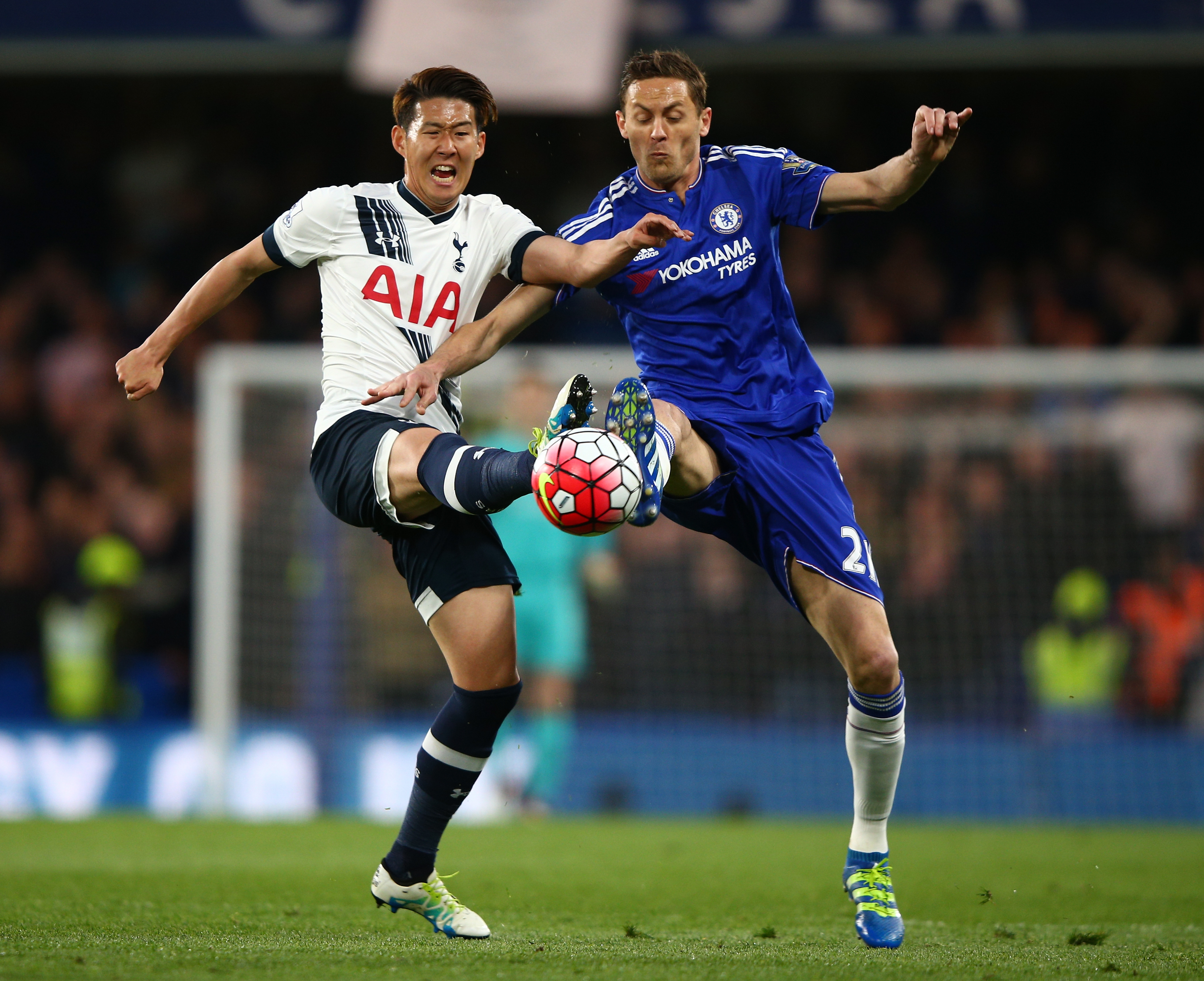 LONDON, ENGLAND - MAY 02:  Son Heung-Min of Tottenham Hotspur and Nemanja Matic of Chelsea battle for the ball during the Barclays Premier League match between Chelsea and Tottenham Hotspur at Stamford Bridge on May 02, 2016 in London, England.  (Photo by Ian Walton/Getty Images)