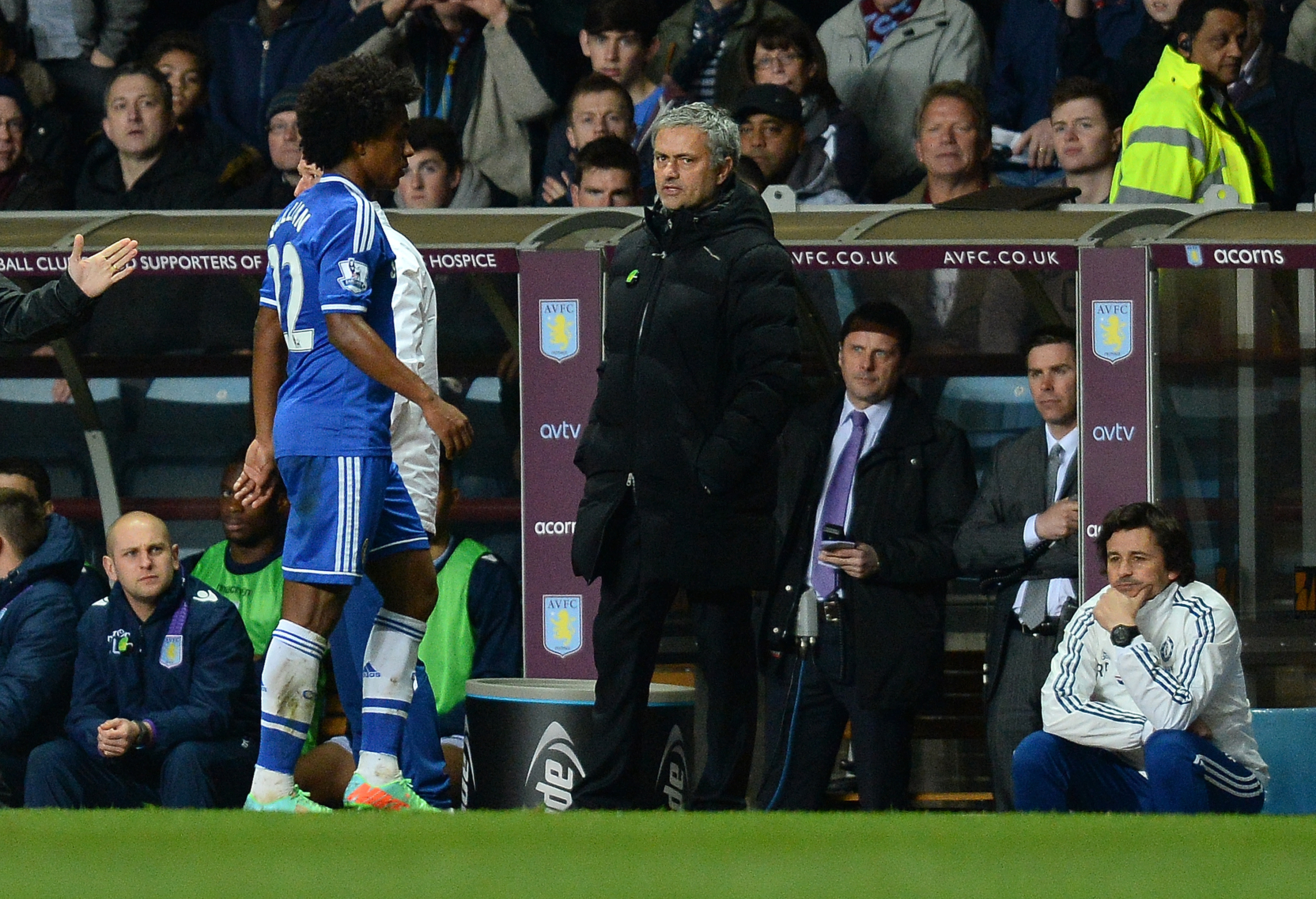 Chelsea's Portuguese manager Jose Mourinho (C) looks on as Chelsea's Brazilian midfielder Willian (L) walks past after being sent off during the English Premier League football match between Aston Villa and Chelsea at Villa Park in Birmingham on March 15, 2014. AFP PHOTO/ANDREW YATES

RESTRICTED TO EDITORIAL USE. NO USE WITH UNAUTHORIZED AUDIO, VIDEO, DATA, FIXTURE LISTS, CLUB/LEAGUE LOGOS OR LIVE SERVICES. ONLINE IN-MATCH USE LIMITED TO 45 IMAGES, NO VIDEO EMULATION. NO USE IN BETTING, GAMES OR SINGLE CLUB/LEAGUE/PLAYER PUBLICATIONS.        (Photo credit should read ANDREW YATES/AFP/Getty Images)