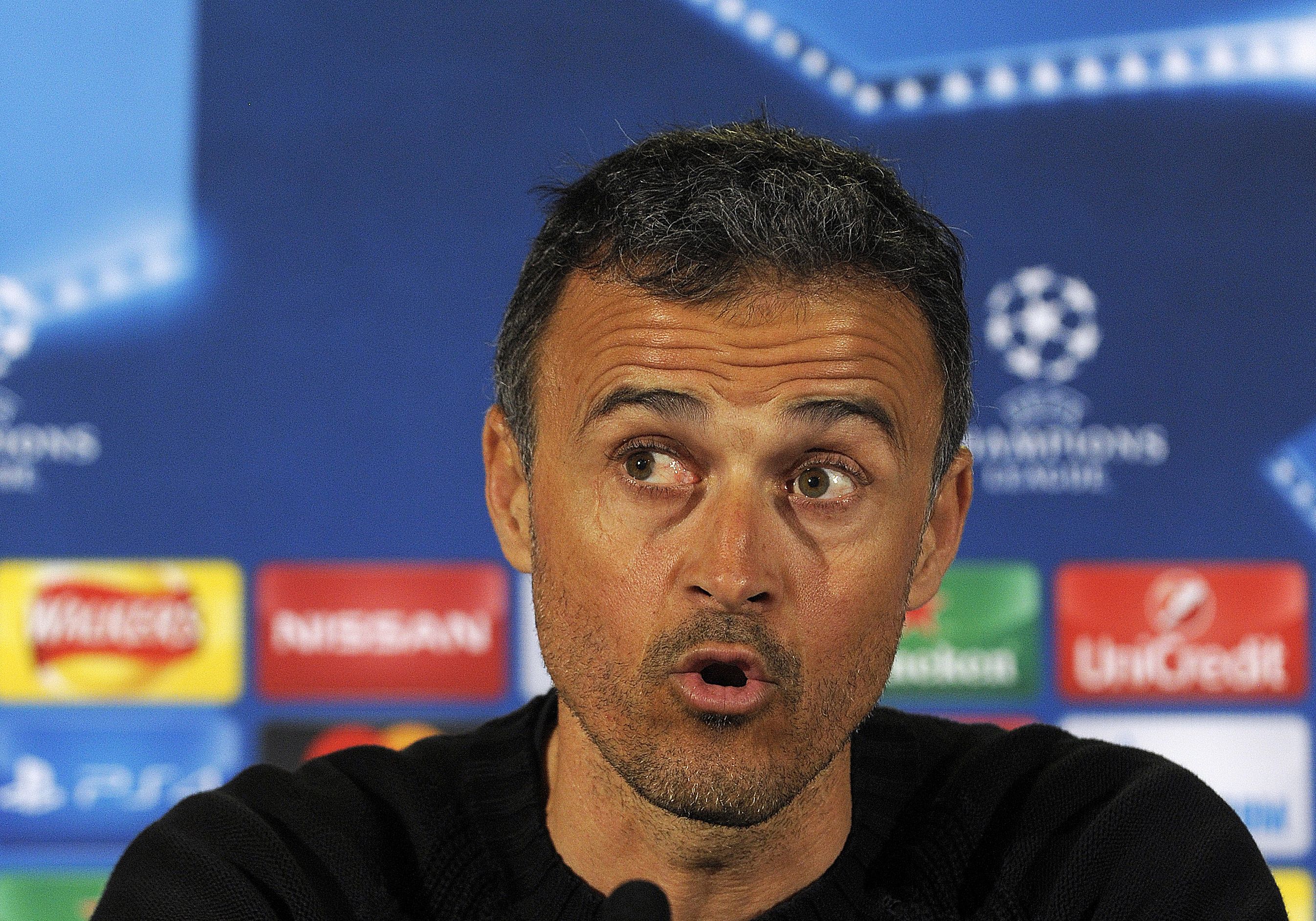 Barcelona's coach Luis Enrique attends a press conference at Celtic Park stadium in Glasgow on November 22, 2016 ahead of their UEFA Champions League group C football match against Celtic in Glasgow on November 23.  / AFP / Andy Buchanan        (Photo credit should read ANDY BUCHANAN/AFP/Getty Images)