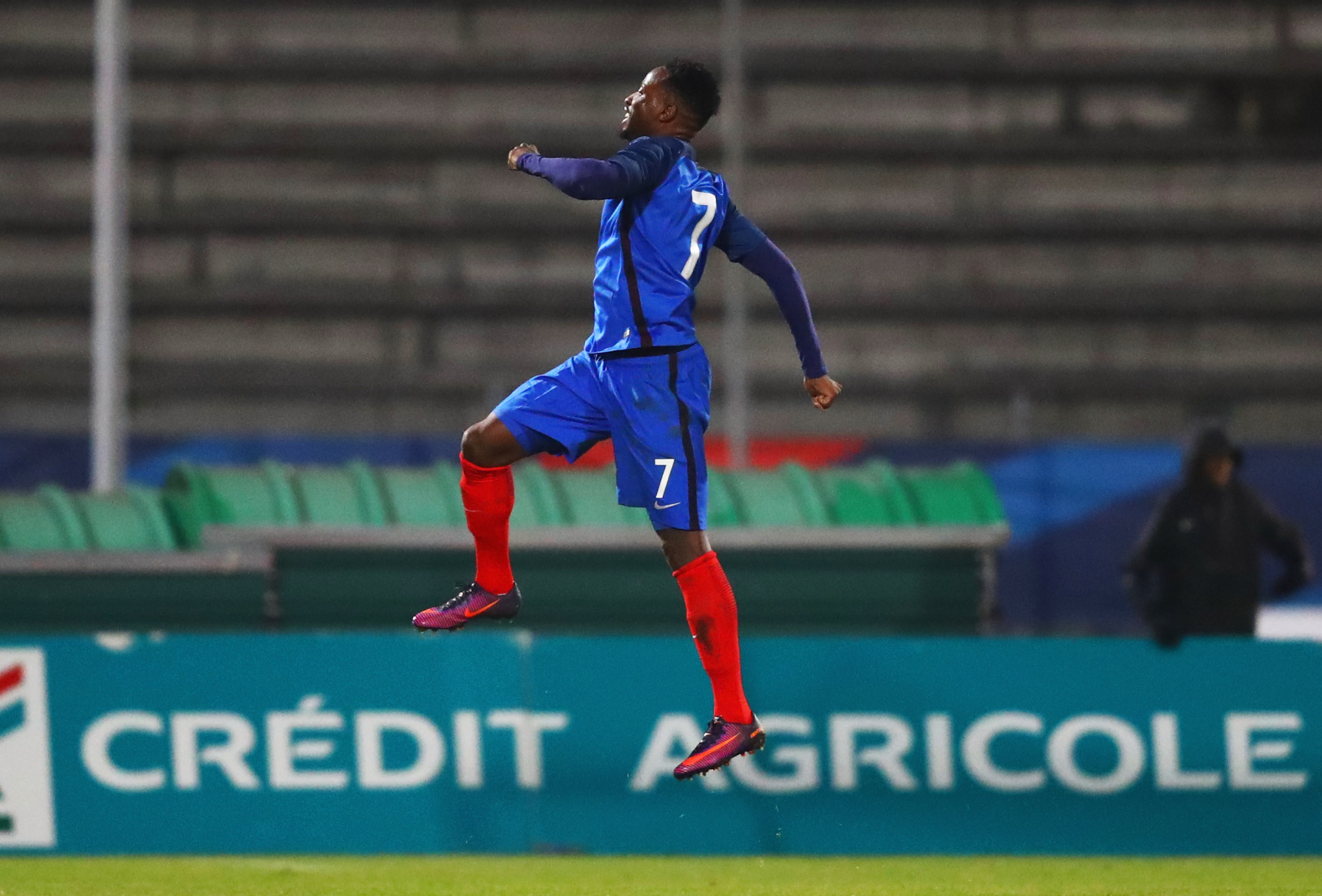 PARIS, FRANCE - NOVEMBER 14:  Moussa Dembele of France U21 (7) celebrates as he scores their second goal from a free kick during the U21 international friendly match between France and England at Stade Robert Bobin on November 14, 2016 in Paris, France.  (Photo by Dean Mouhtaropoulos/Getty Images)