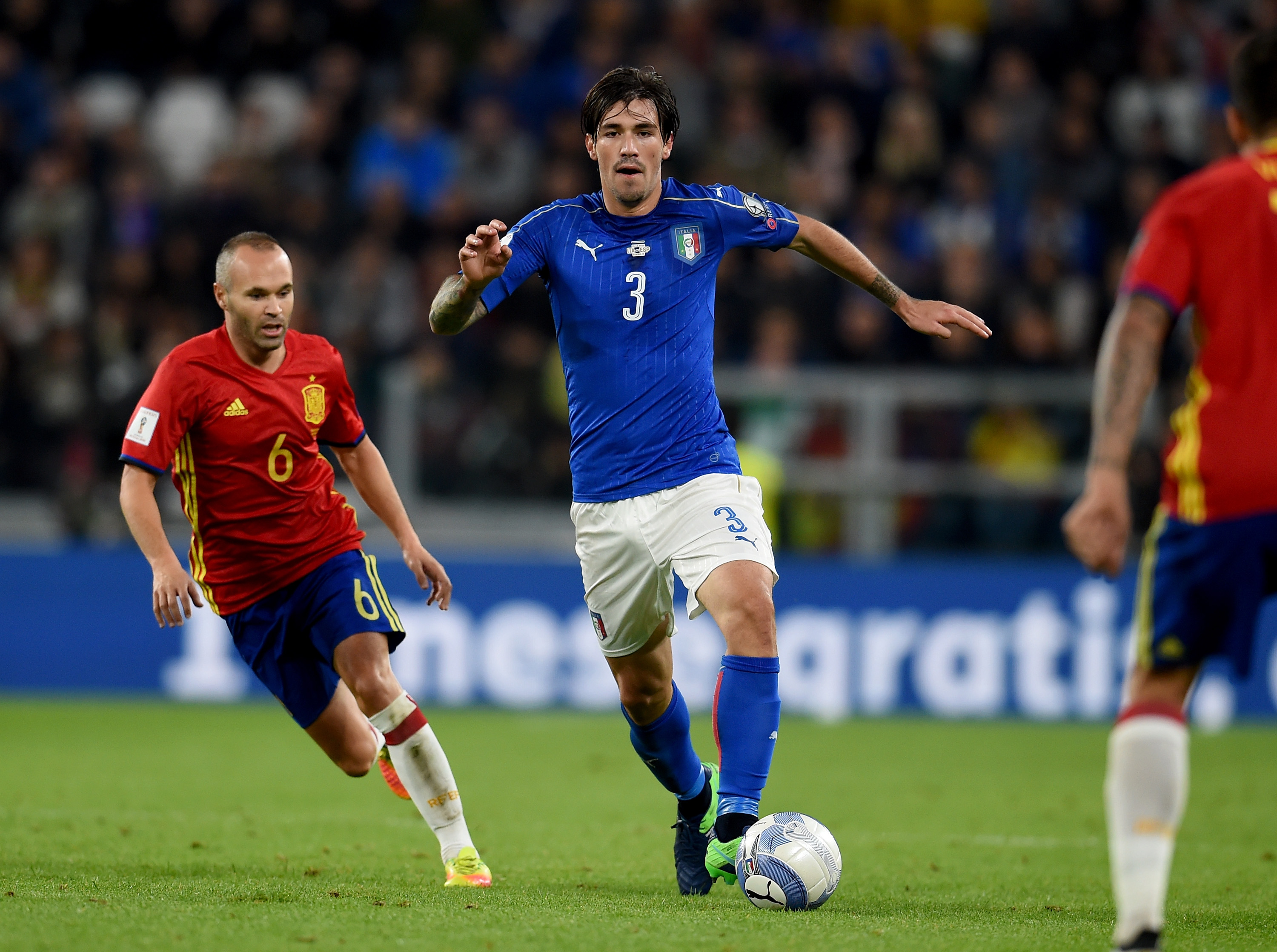 TURIN, ITALY - OCTOBER 06:  Alessio Romagnoli of Italy #3 in action during the FIFA 2018 World Cup Qualifier between Italy and Spain at Juventus Stadium on October 6, 2016 in Turin, Italy.  (Photo by Claudio Villa/Getty Images)