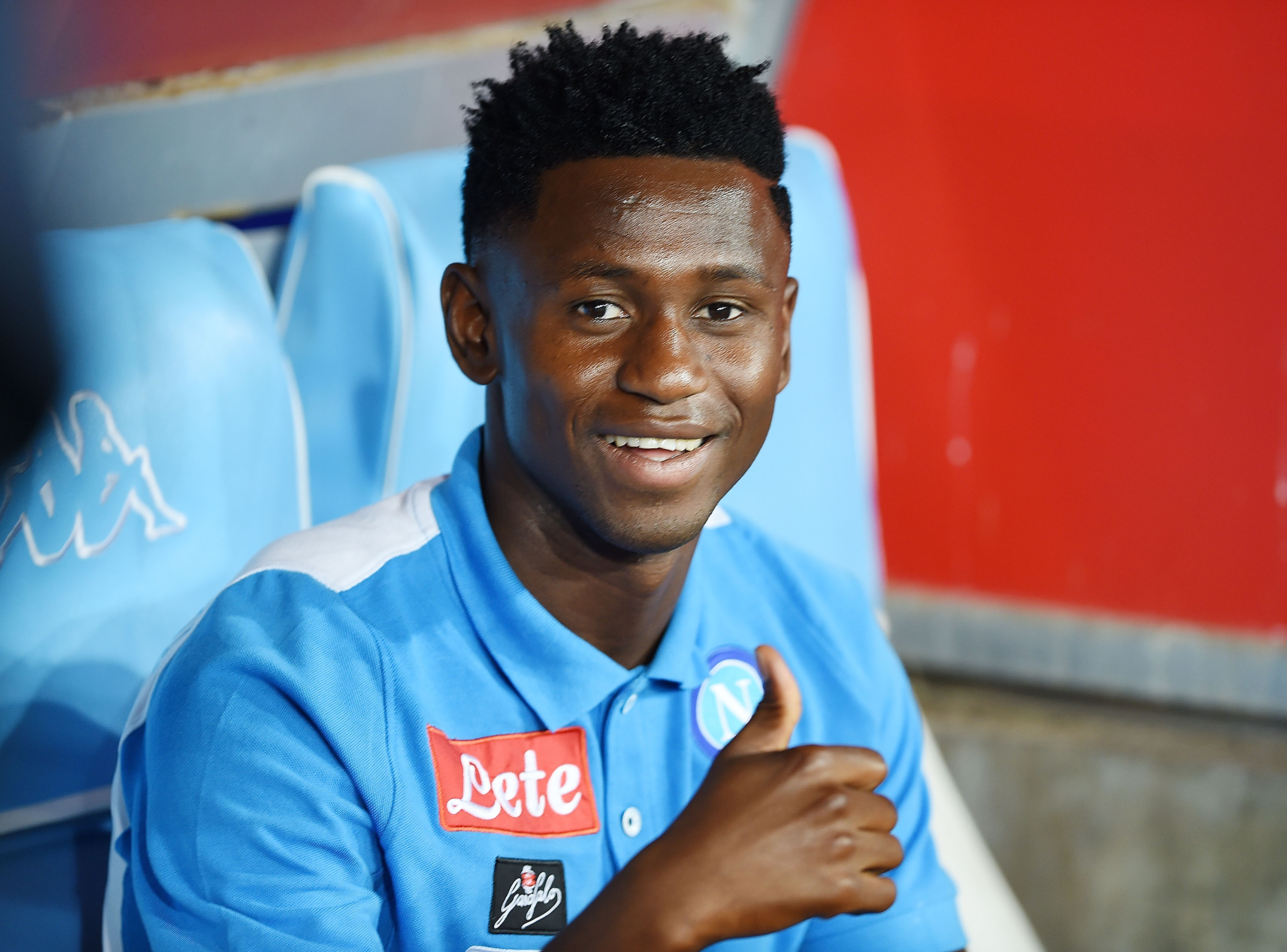 NAPLES, ITALY - AUGUST 27:  Amadou Diawara of Napoli on the bench before the Serie A match between SSC Napoli and AC Milan at Stadio San Paolo on August 27, 2016 in Naples, Italy.  (Photo by Francesco Pecoraro/Getty Images)