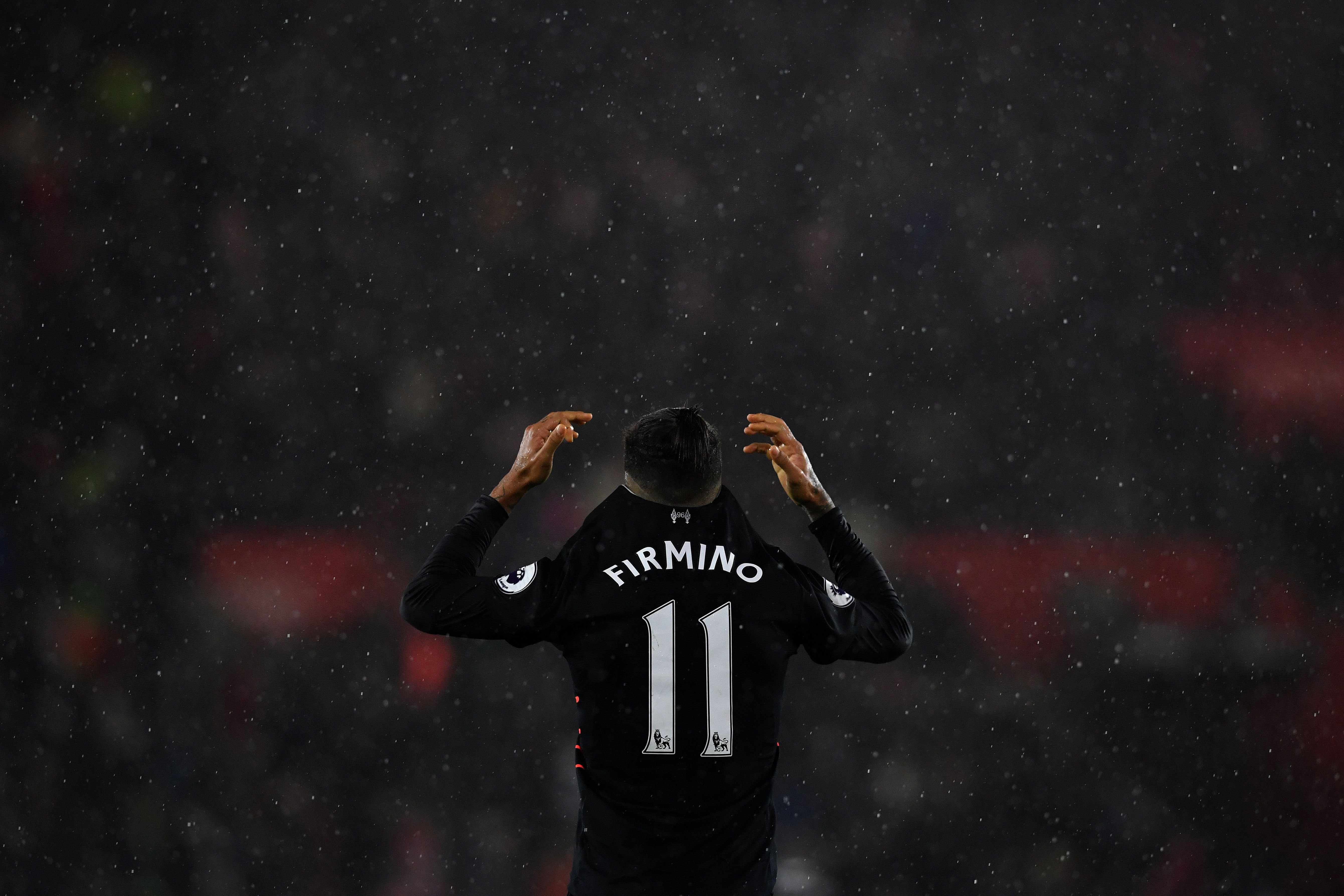 TOPSHOT - Liverpool's Brazilian midfielder Roberto Firmino reacts at the final whistle during the English Premier League football match between Southampton and Liverpool at St Mary's Stadium in Southampton, southern England on November 19, 2016. / AFP / BEN STANSALL / RESTRICTED TO EDITORIAL USE. No use with unauthorized audio, video, data, fixture lists, club/league logos or 'live' services. Online in-match use limited to 75 images, no video emulation. No use in betting, games or single club/league/player publications.  /         (Photo credit should read BEN STANSALL/AFP/Getty Images)