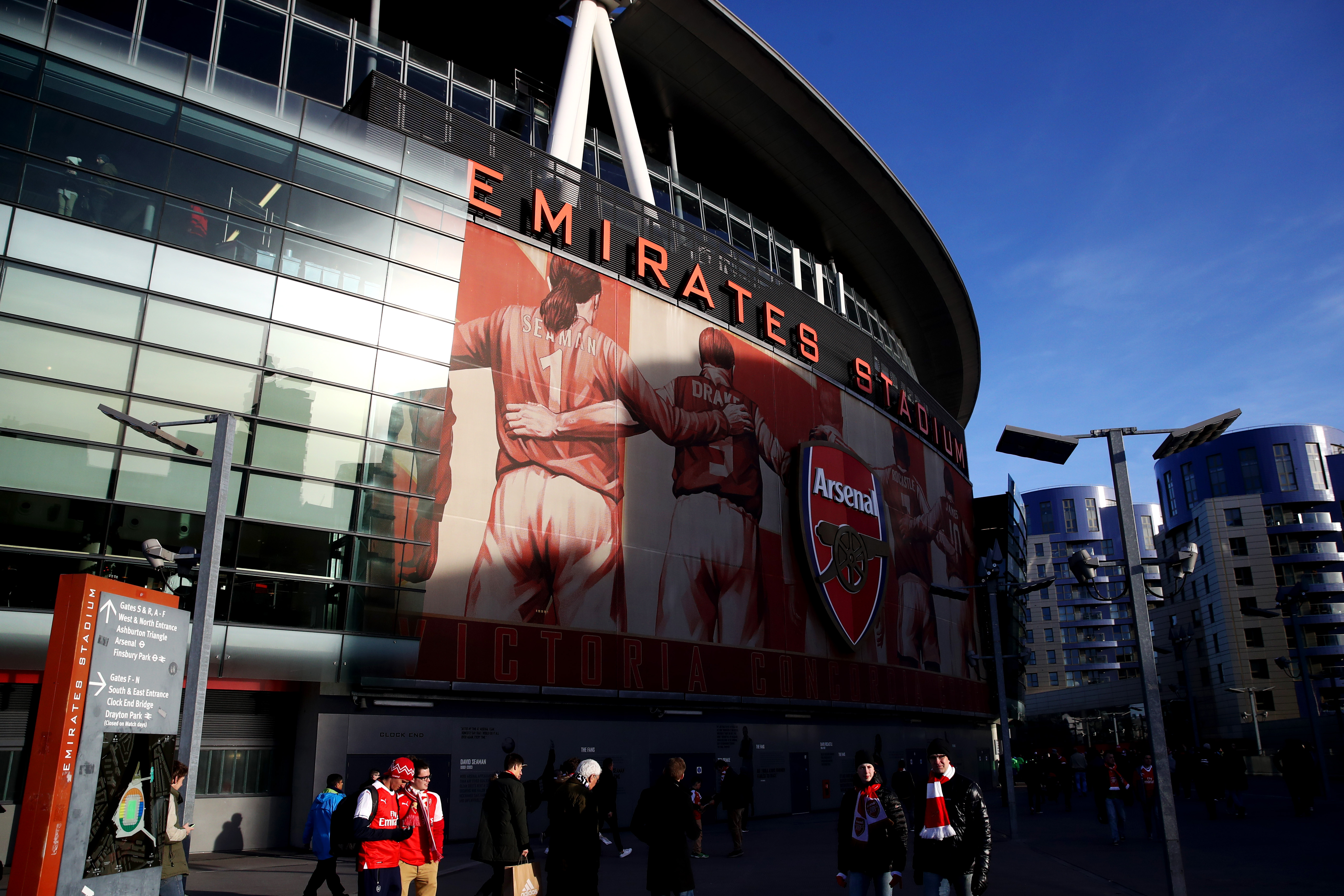 LONDON, ENGLAND - DECEMBER 26:  Fans arrive at the stadium for the Premier League match between Arsenal and West Bromwich Albion at Emirates Stadium on December 26, 2016 in London, England.  (Photo by Julian Finney/Getty Images)