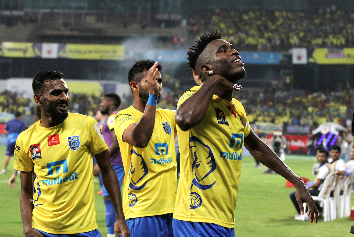 Kervens Belfort of Kerala Blasters FC along with his teammates celebrates a goal during the Semi-final 1st Leg match of the Indian Super League (ISL) season 3 between Kerala Blasters FC and Delhi Dynamos FC held at the Jawaharlal Nehru Stadium in Kochi, India on the 11th December 2016.

Photo by Vipin Pawar / ISL / SPORTZPICS