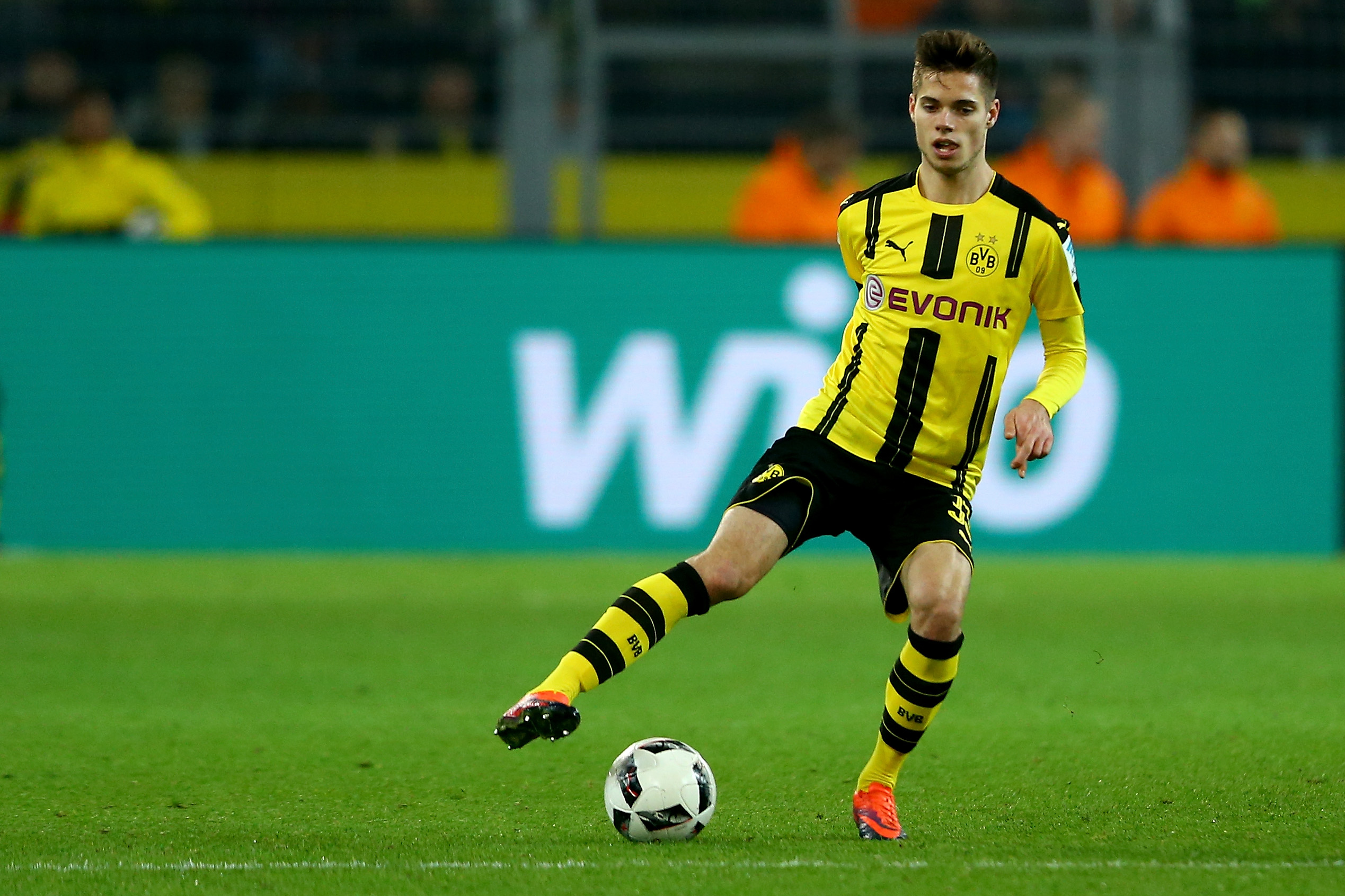 DORTMUND, GERMANY - DECEMBER 03:  Julian Weigl of Dortmund runs with the ball during the Bundesliga match between Borussia Dortmund and Borussia Moenchengladbach at Signal Iduna Park on December 3, 2016 in Dortmund, Germany.  (Photo by Christof Koepsel/Bongarts/Getty Images)