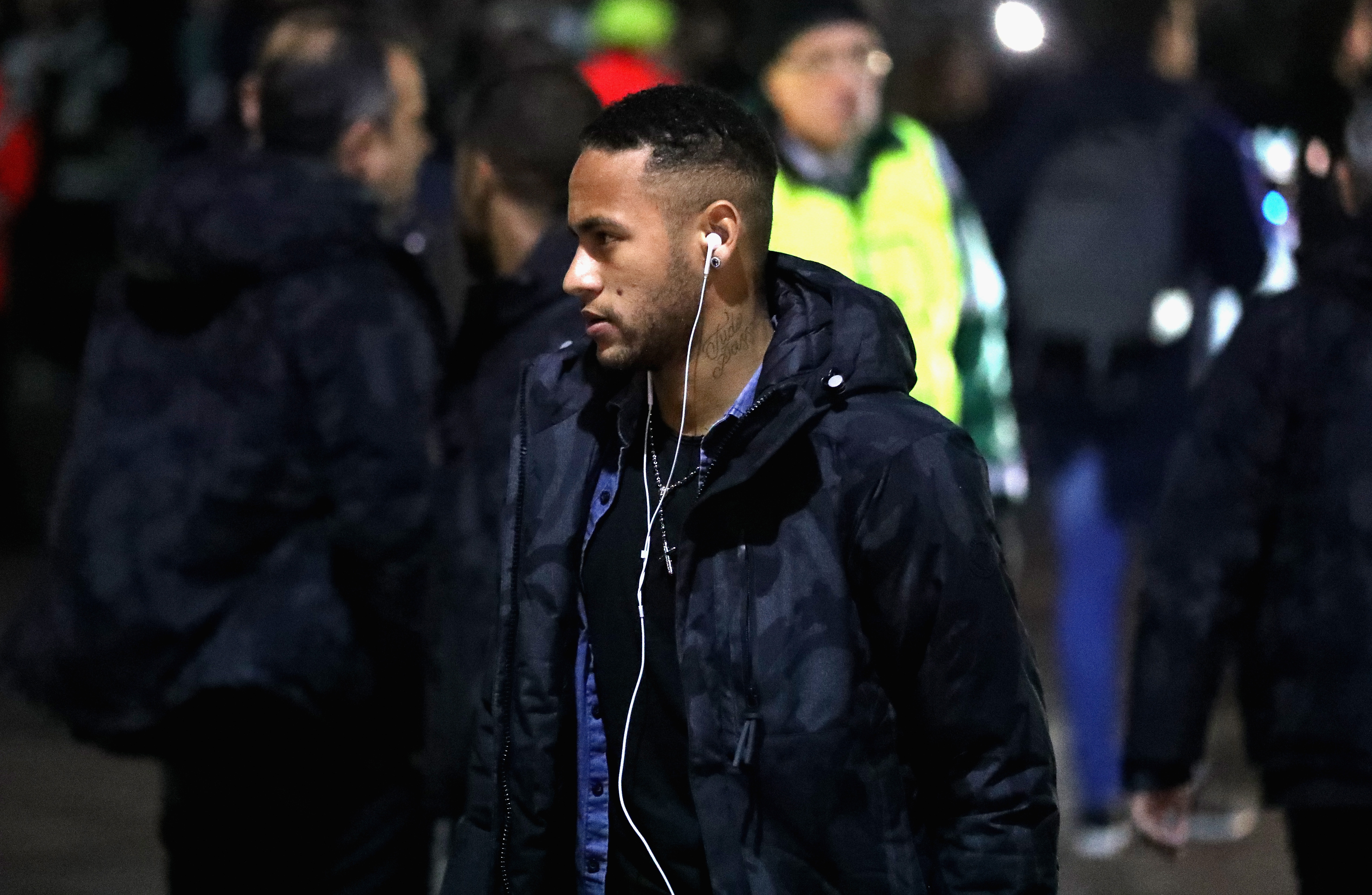 GLASGOW, SCOTLAND - NOVEMBER 23: Neymar JR of Barcelona arrives at the stadiium prior to kick off during the UEFA Champions League Group C match between Celtic FC and FC Barcelona at Celtic Park Stadium on November 23, 2016 in Glasgow, Scotland.  (Photo by Ian MacNicol/Getty Images)