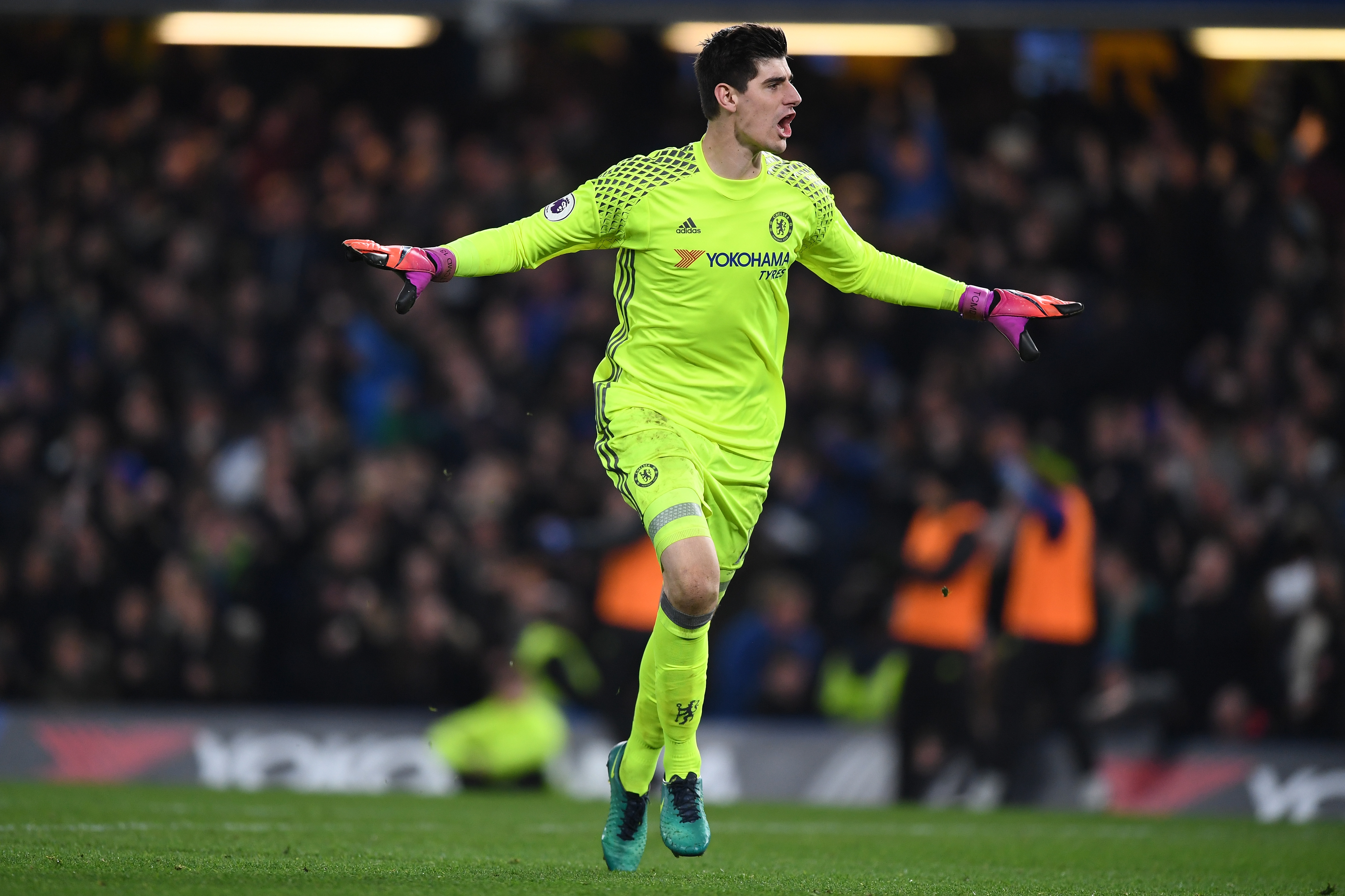 LONDON, ENGLAND - NOVEMBER 26:  Thibaut Courtois of Chelsea celebrates his team's second goal during the Premier League match between Chelsea and Tottenham Hotspur at Stamford Bridge on November 26, 2016 in London, England.  (Photo by Shaun Botterill/Getty Images)